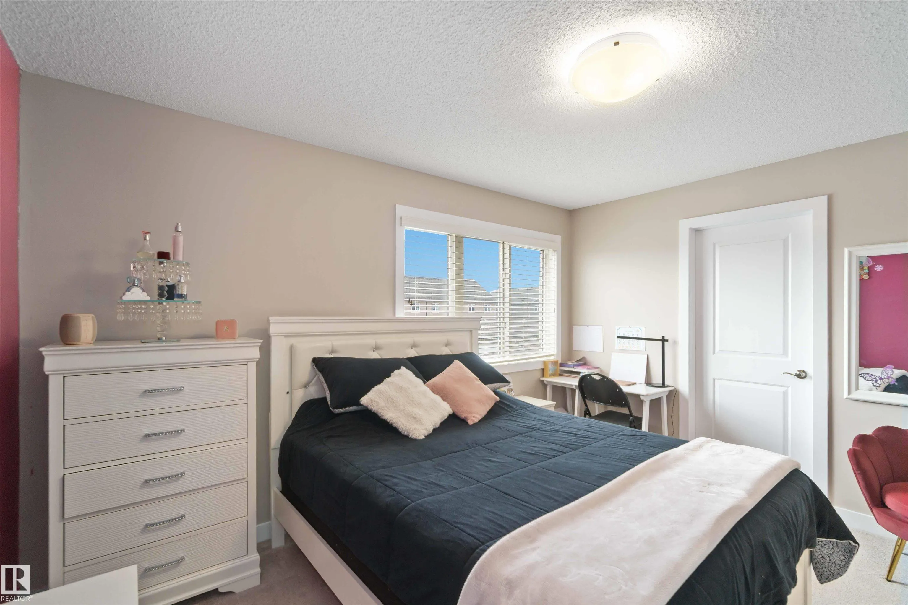 392 CHARLESWORTH Drive