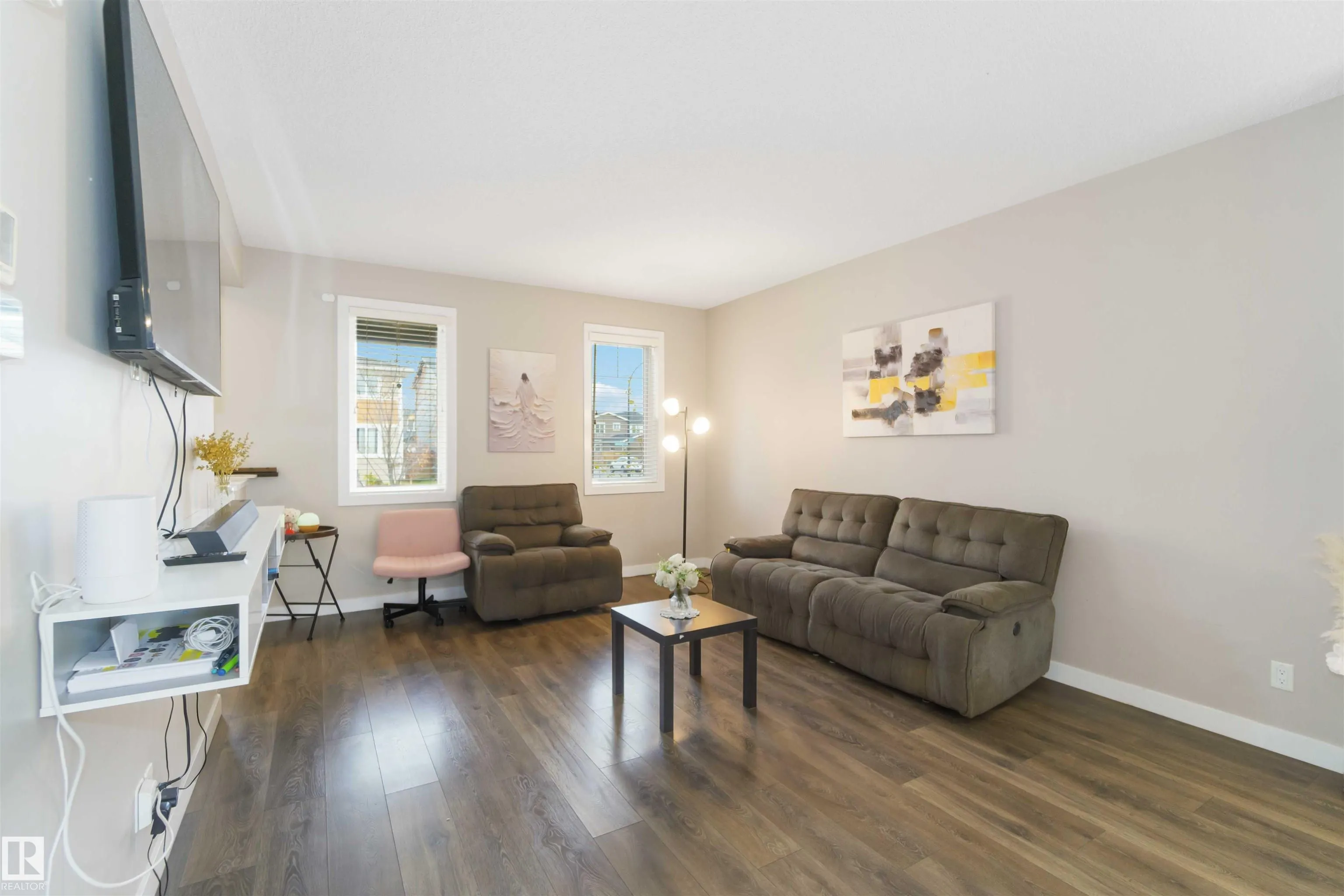 392 CHARLESWORTH Drive