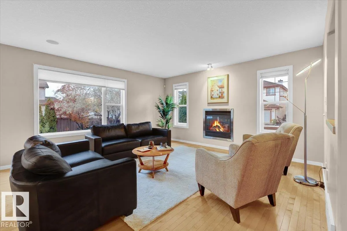 1824 HOLMAN Crescent