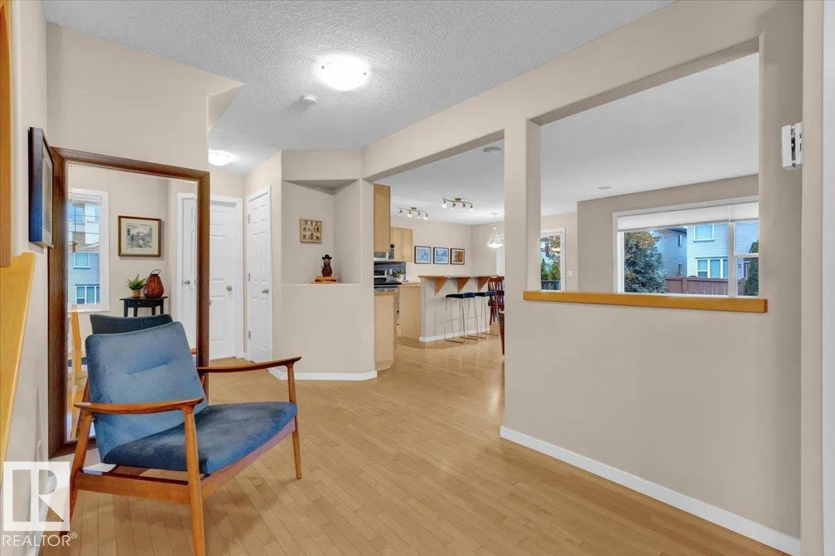 1824 HOLMAN Crescent