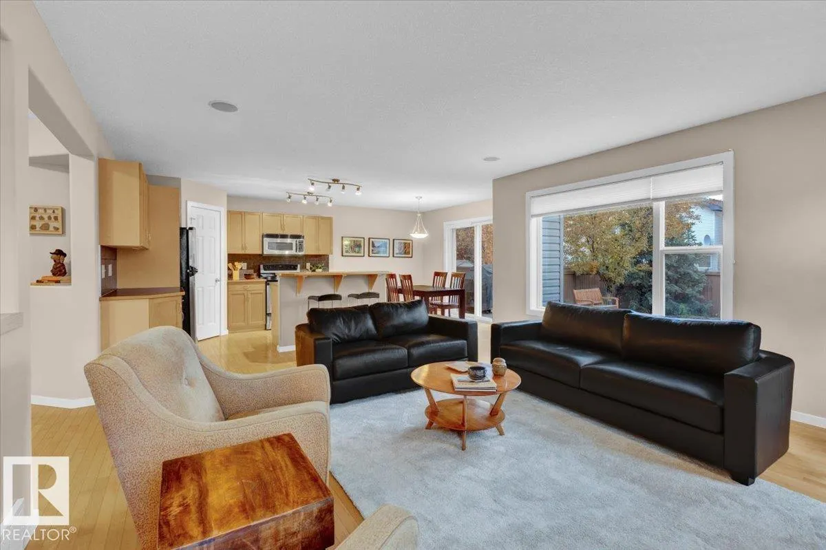 1824 HOLMAN Crescent