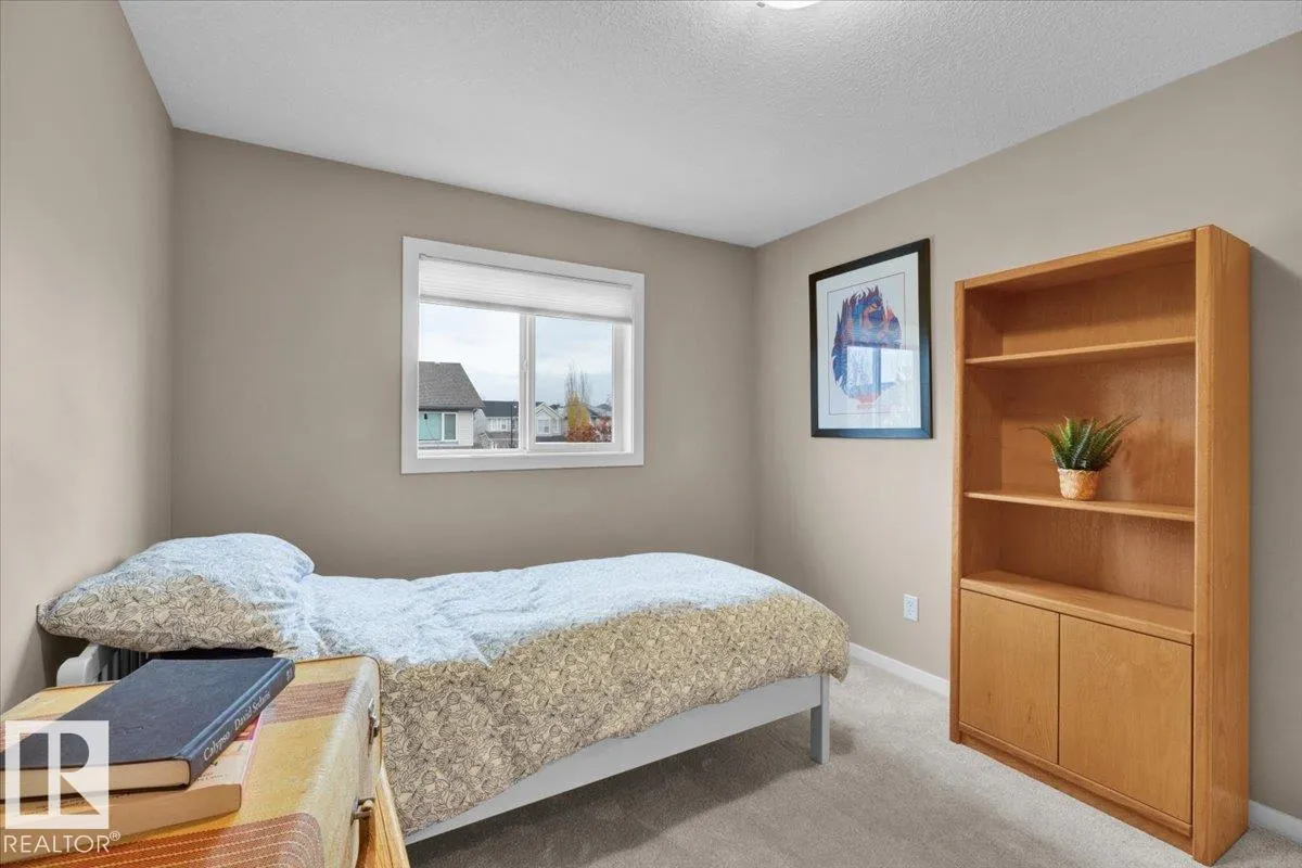 1824 HOLMAN Crescent