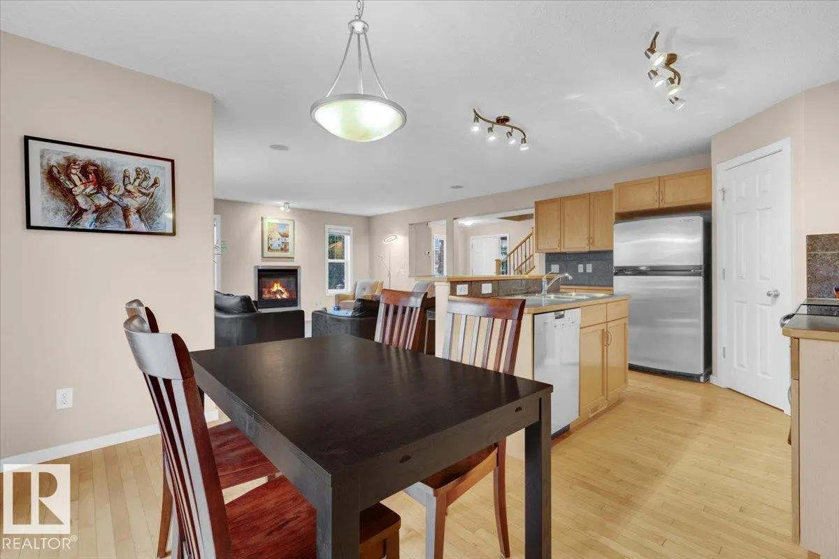 1824 HOLMAN Crescent