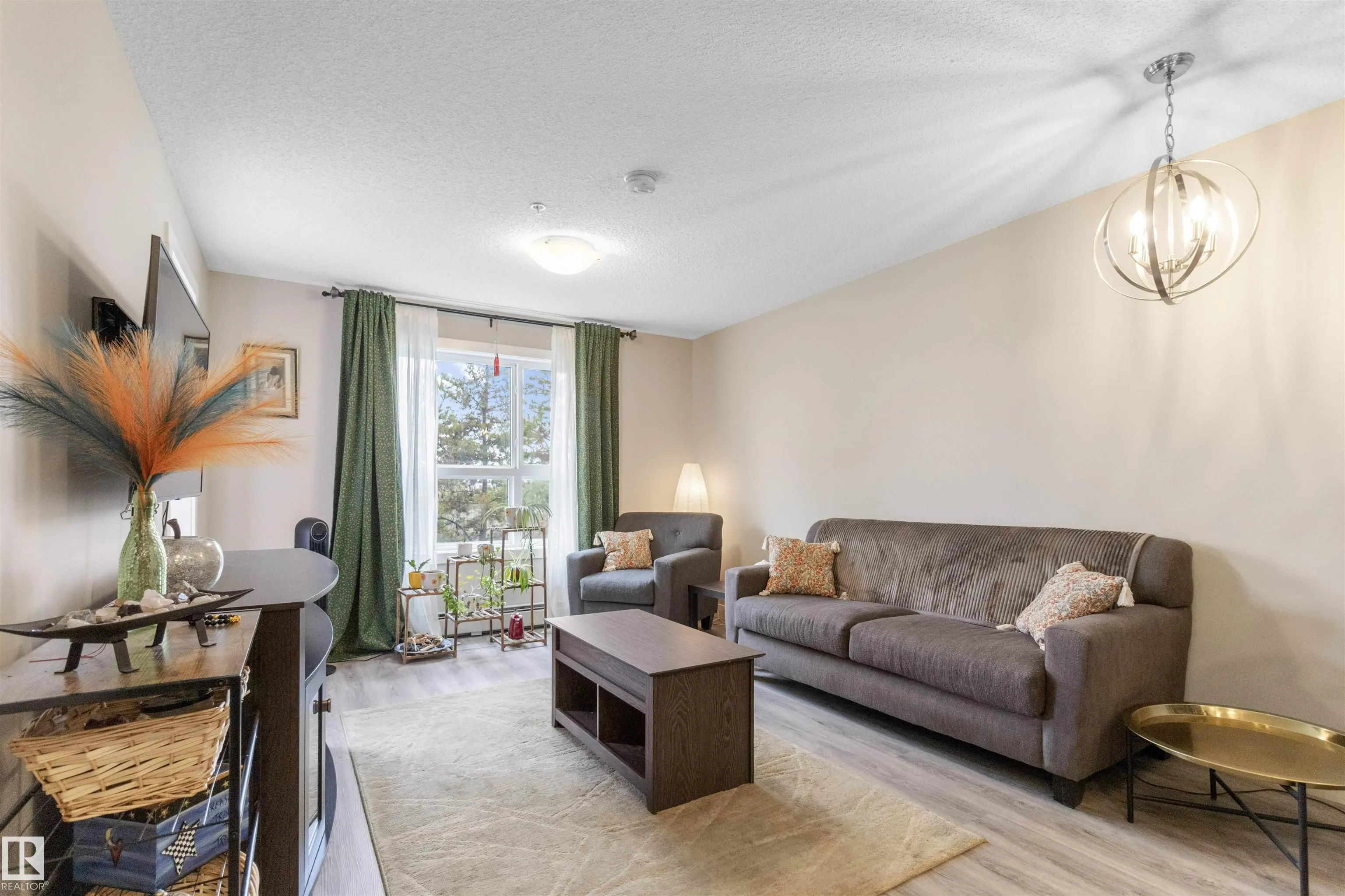 1506 TAMARACK Boulevard