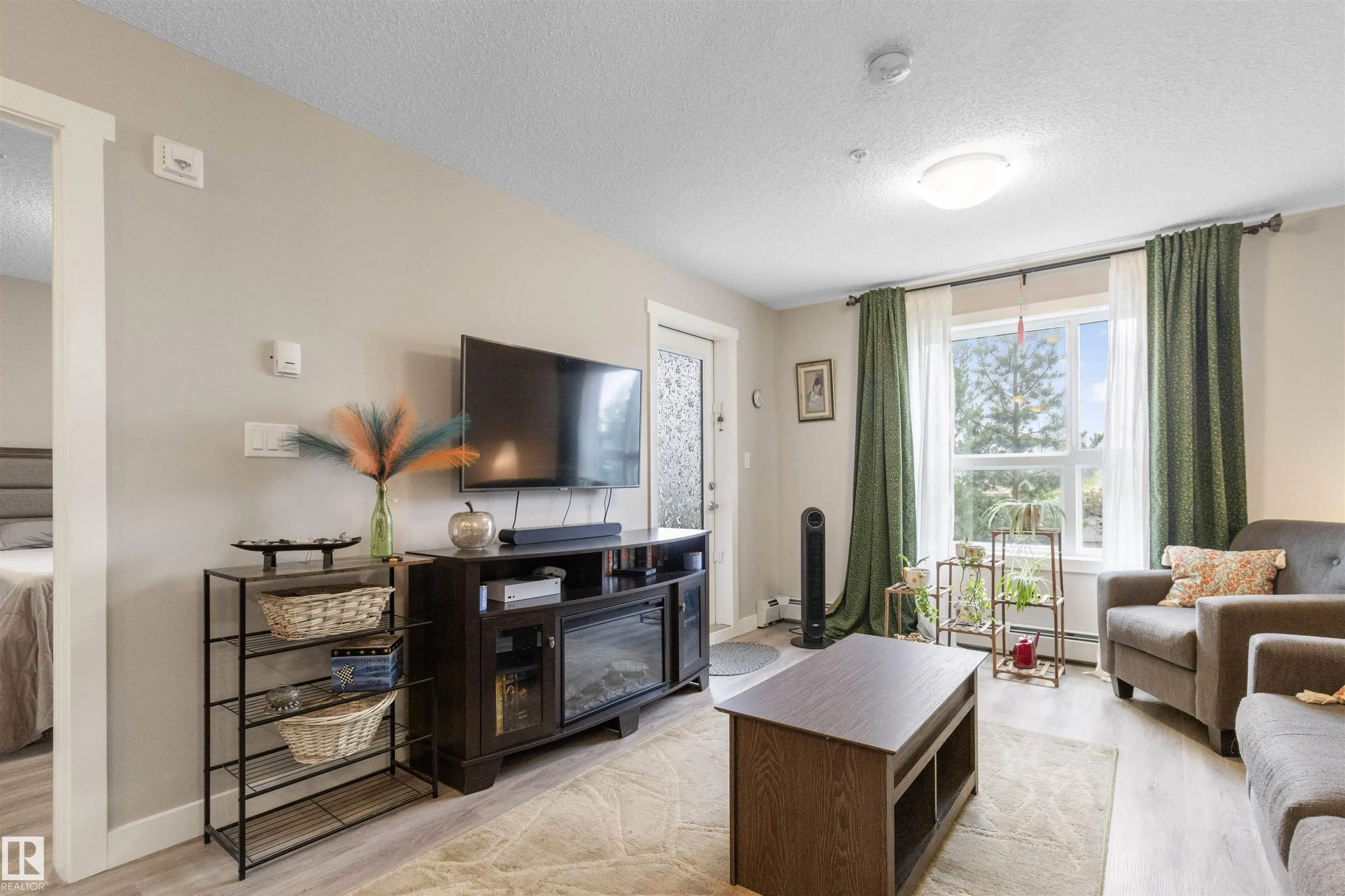 1506 TAMARACK Boulevard