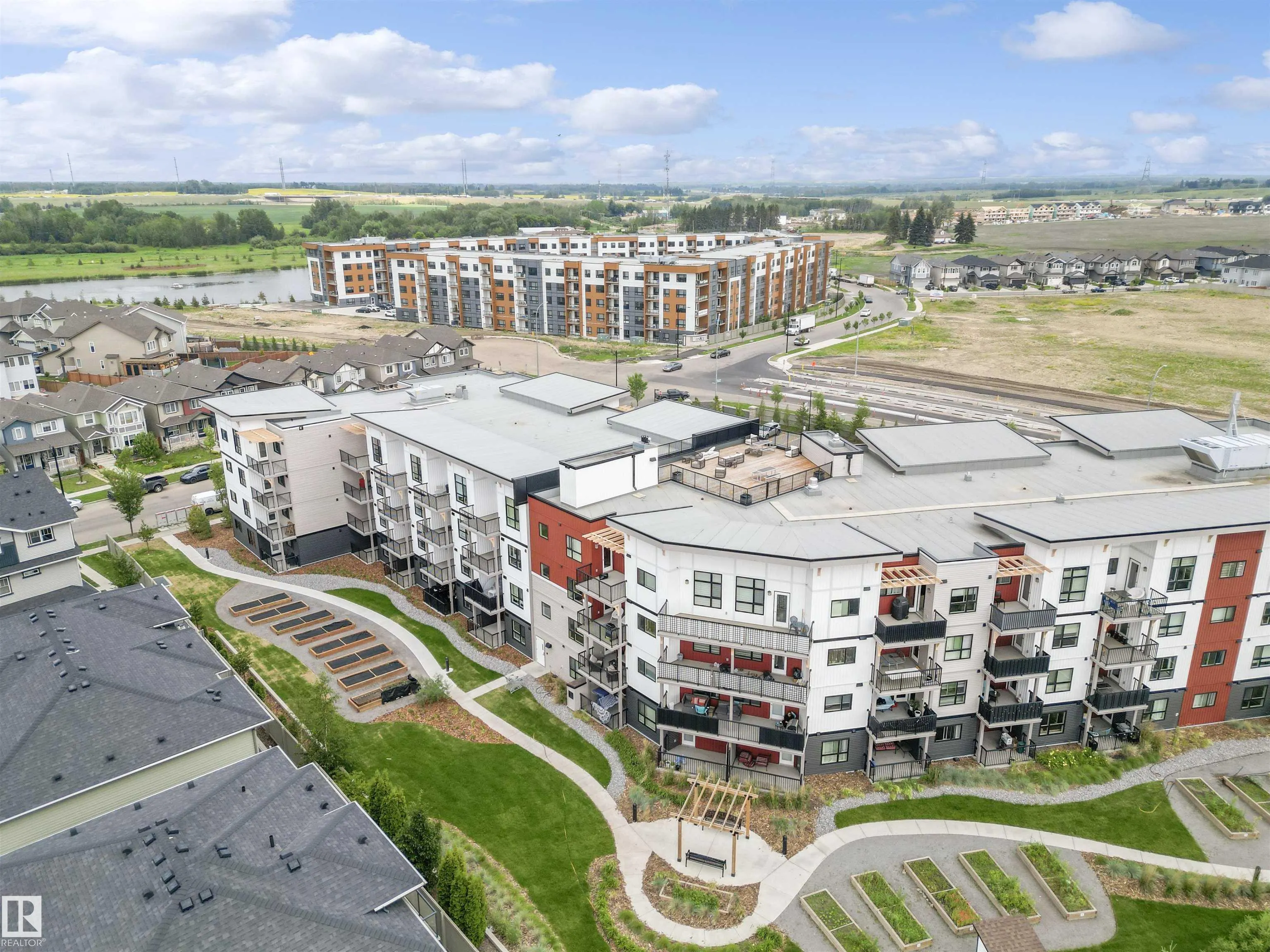 1506 TAMARACK Boulevard