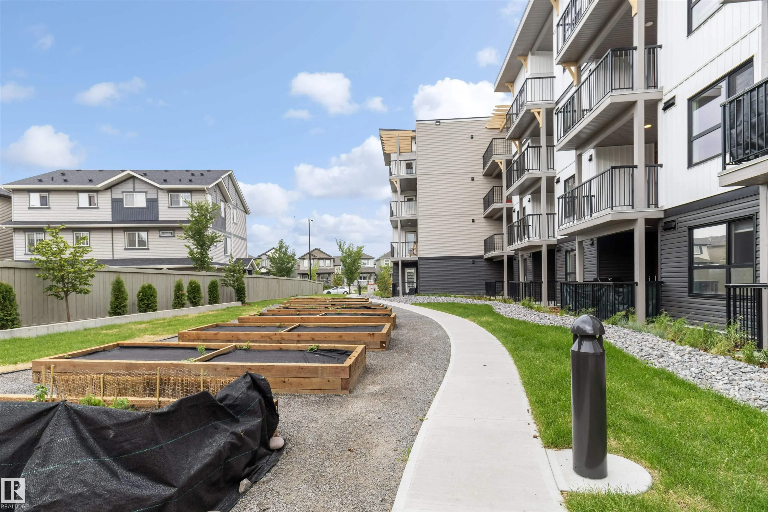 1506 TAMARACK Boulevard