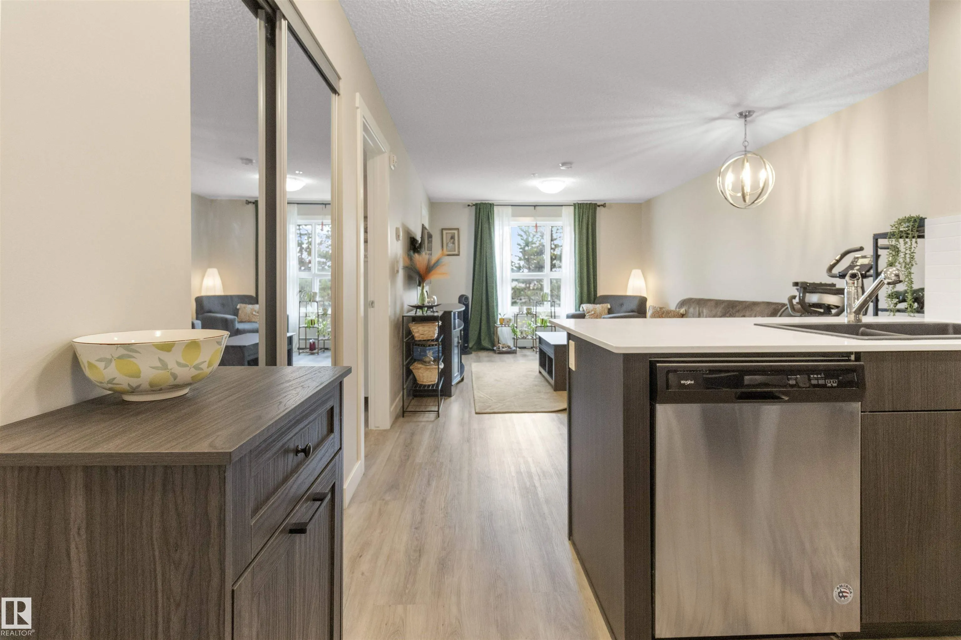 1506 TAMARACK Boulevard