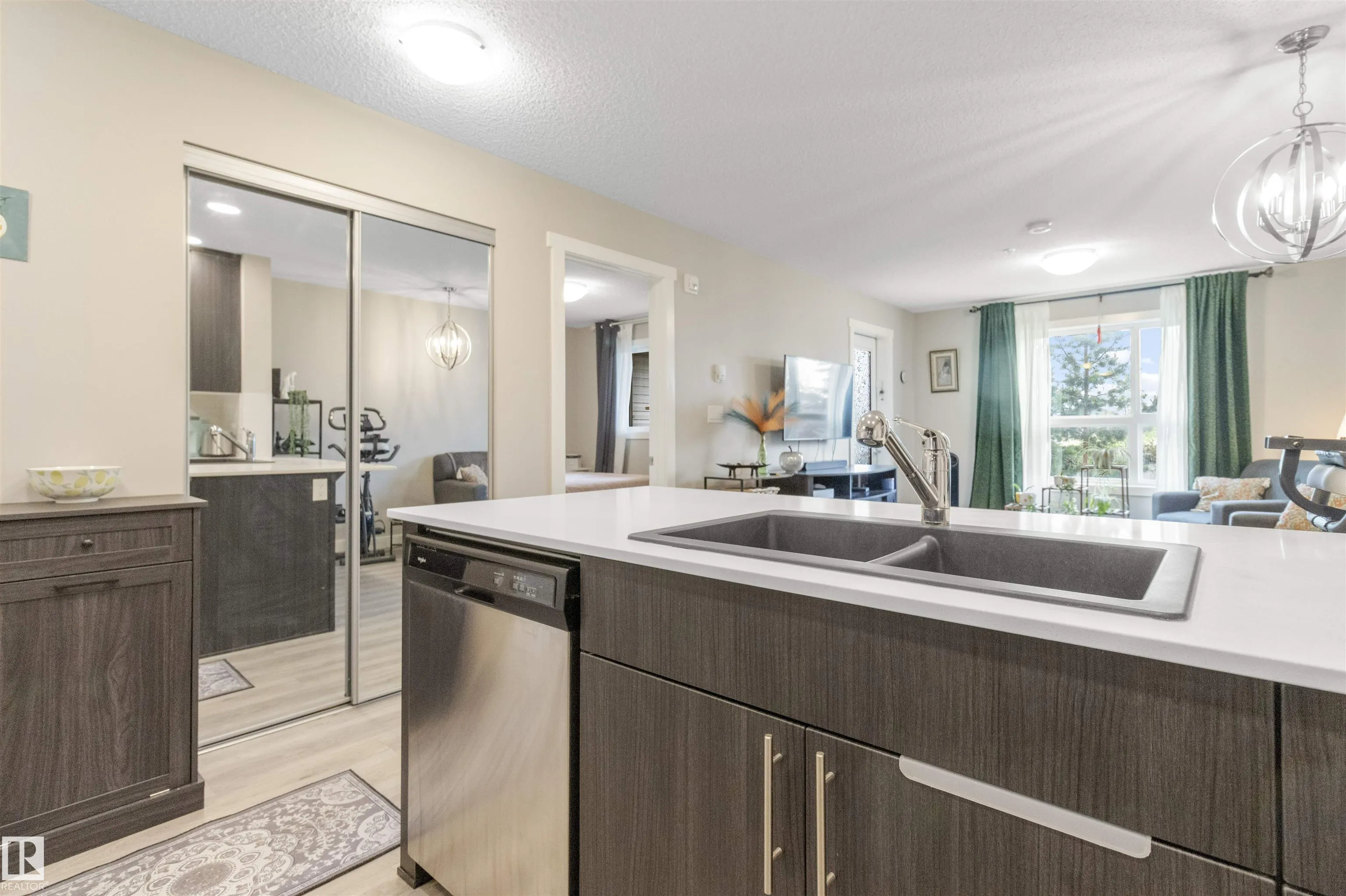 1506 TAMARACK Boulevard