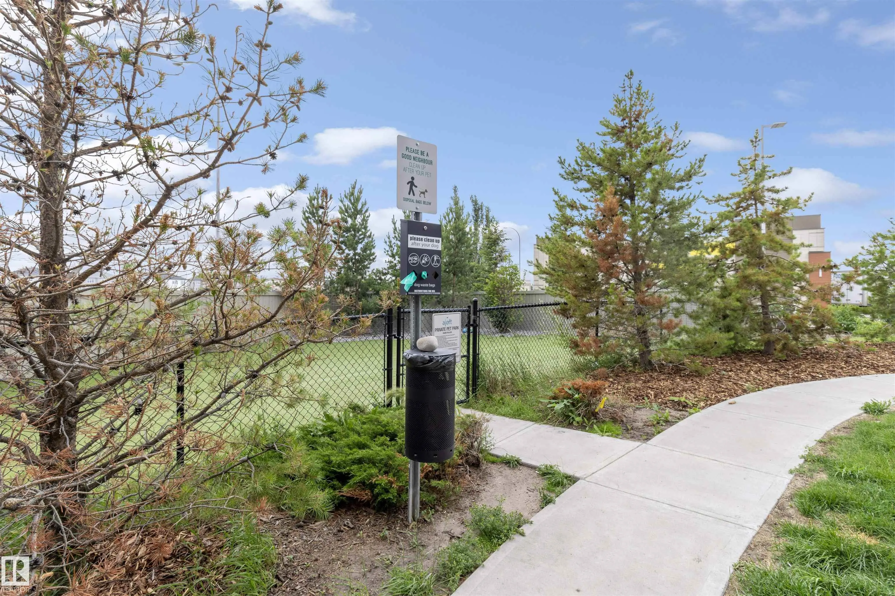 1506 TAMARACK Boulevard