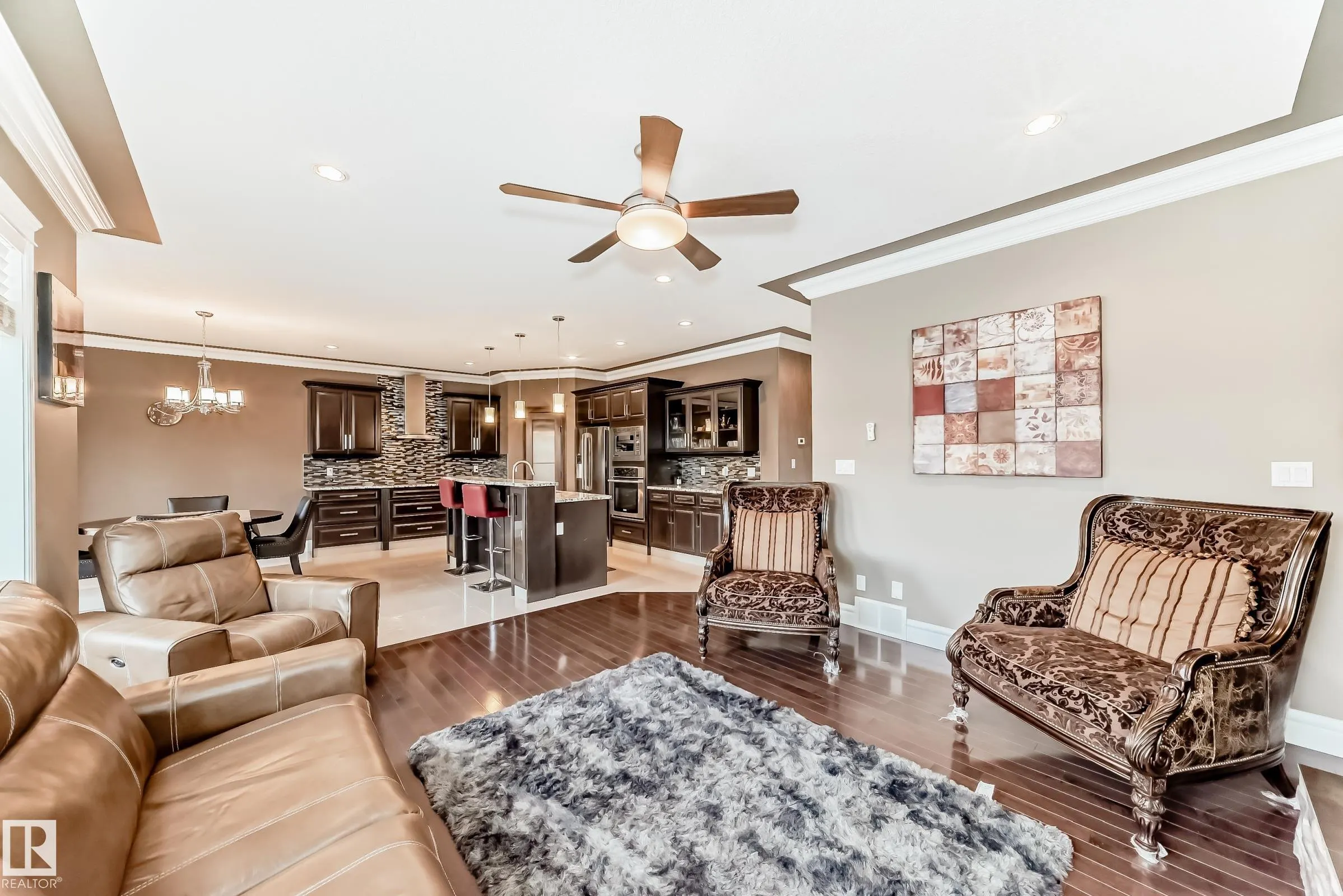 1552 CUNNINGHAM CAPE Cape