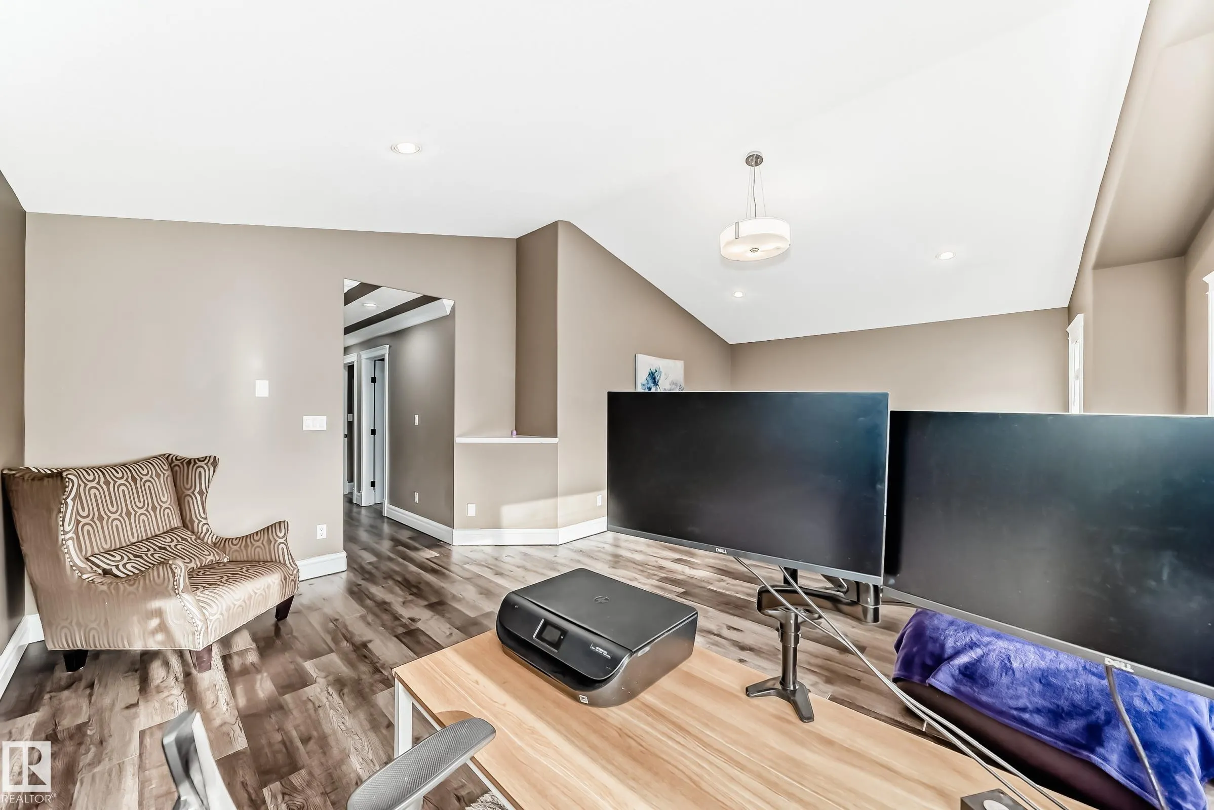 1552 CUNNINGHAM CAPE Cape