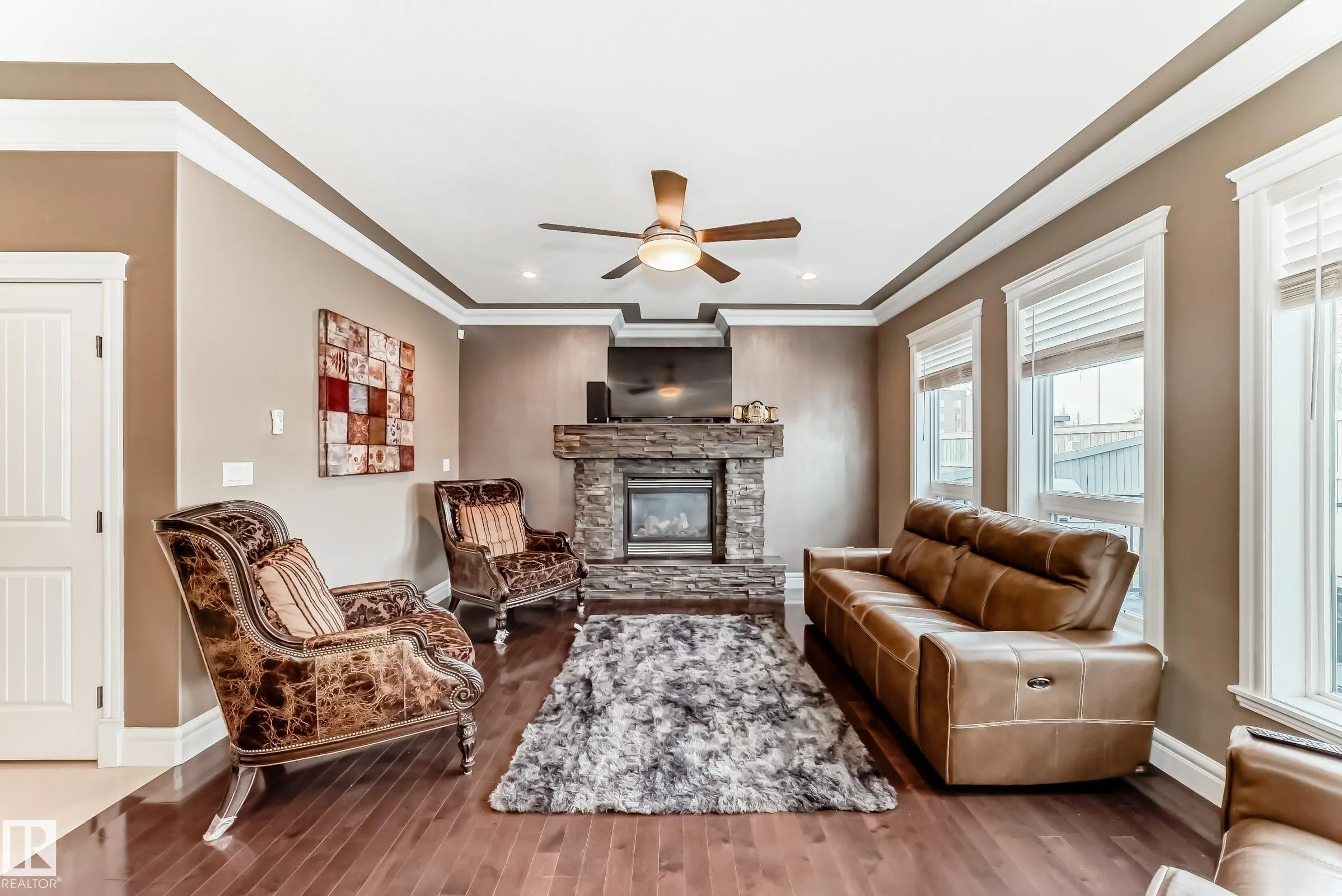 1552 CUNNINGHAM CAPE Cape