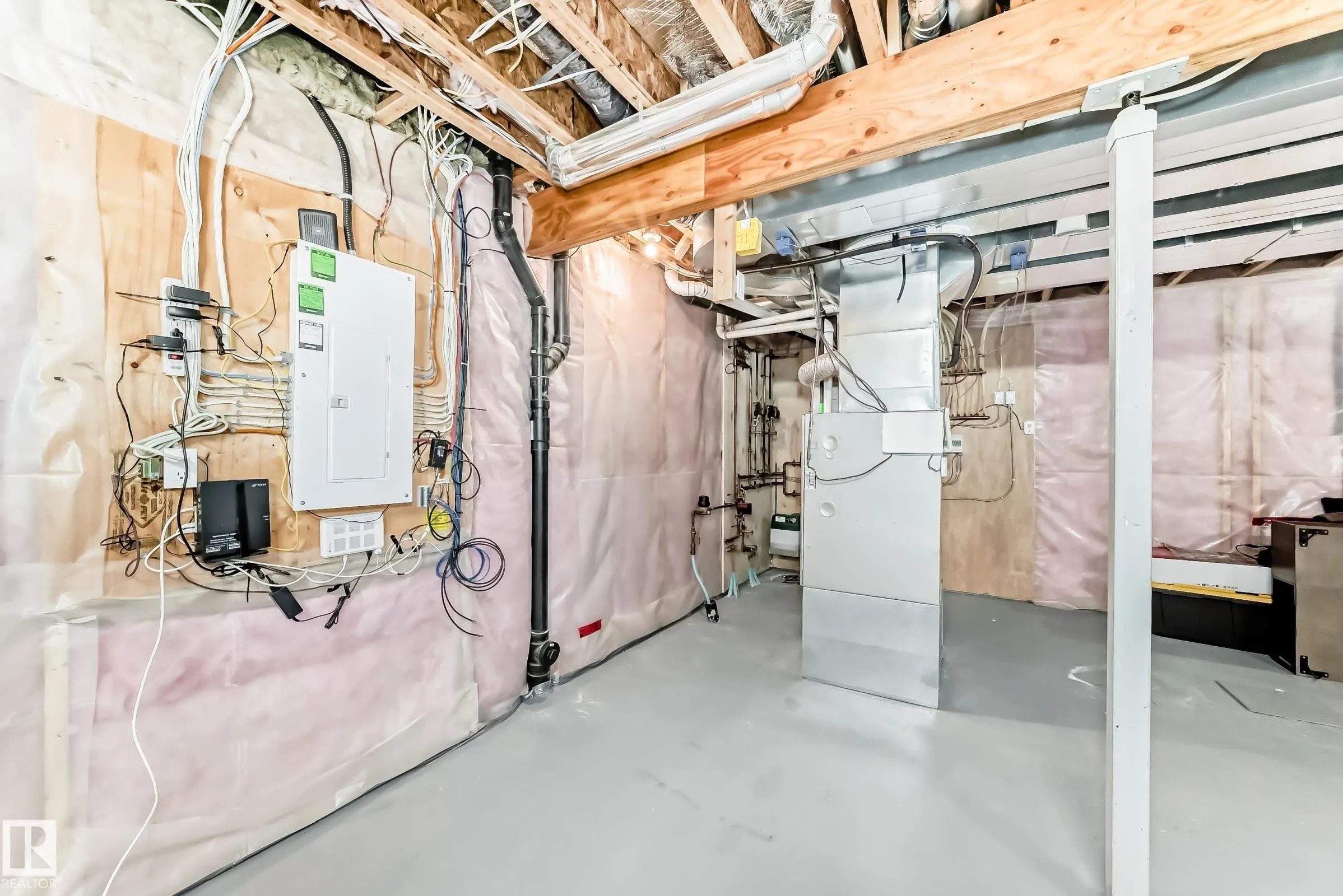 1552 CUNNINGHAM CAPE Cape