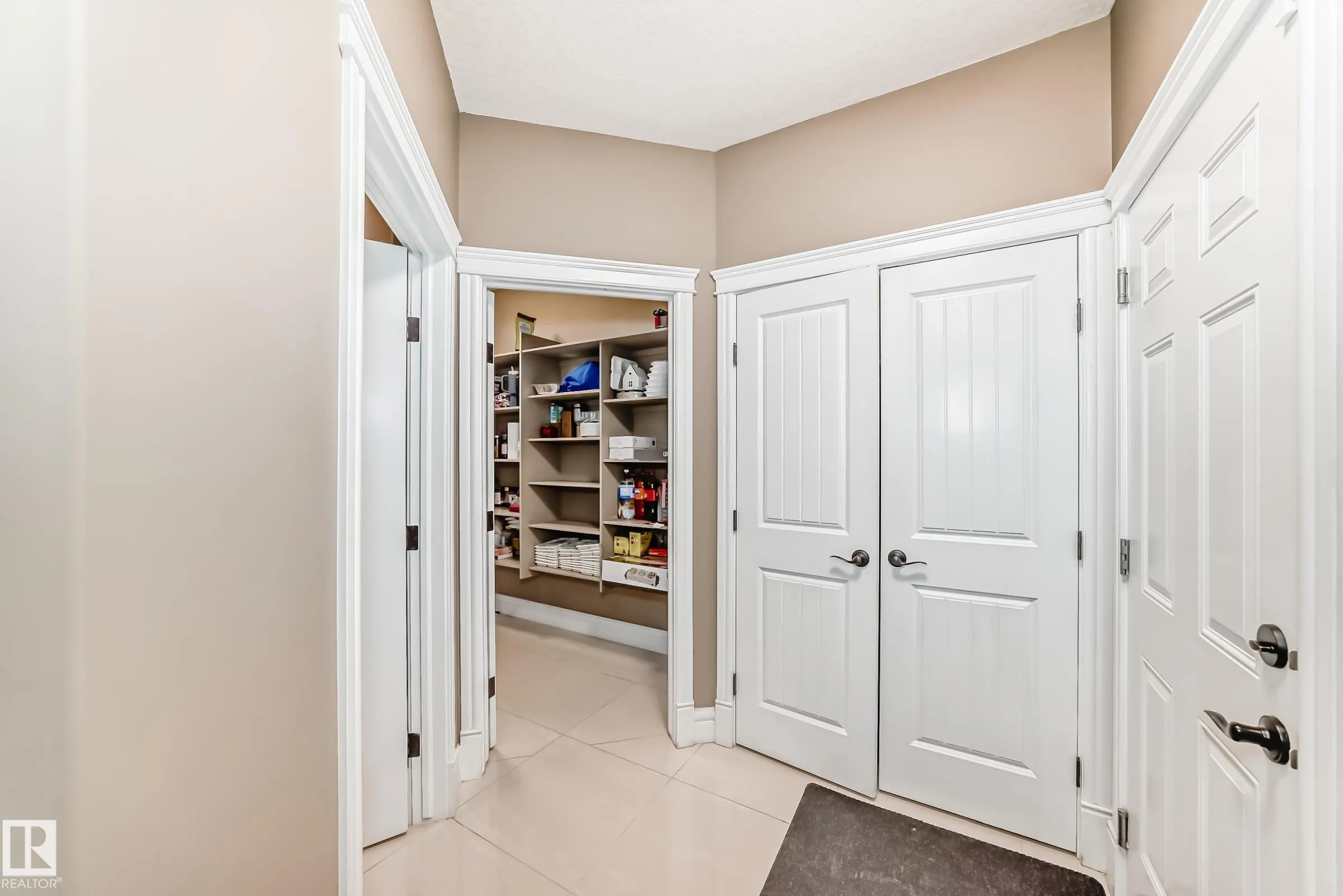 1552 CUNNINGHAM CAPE Cape