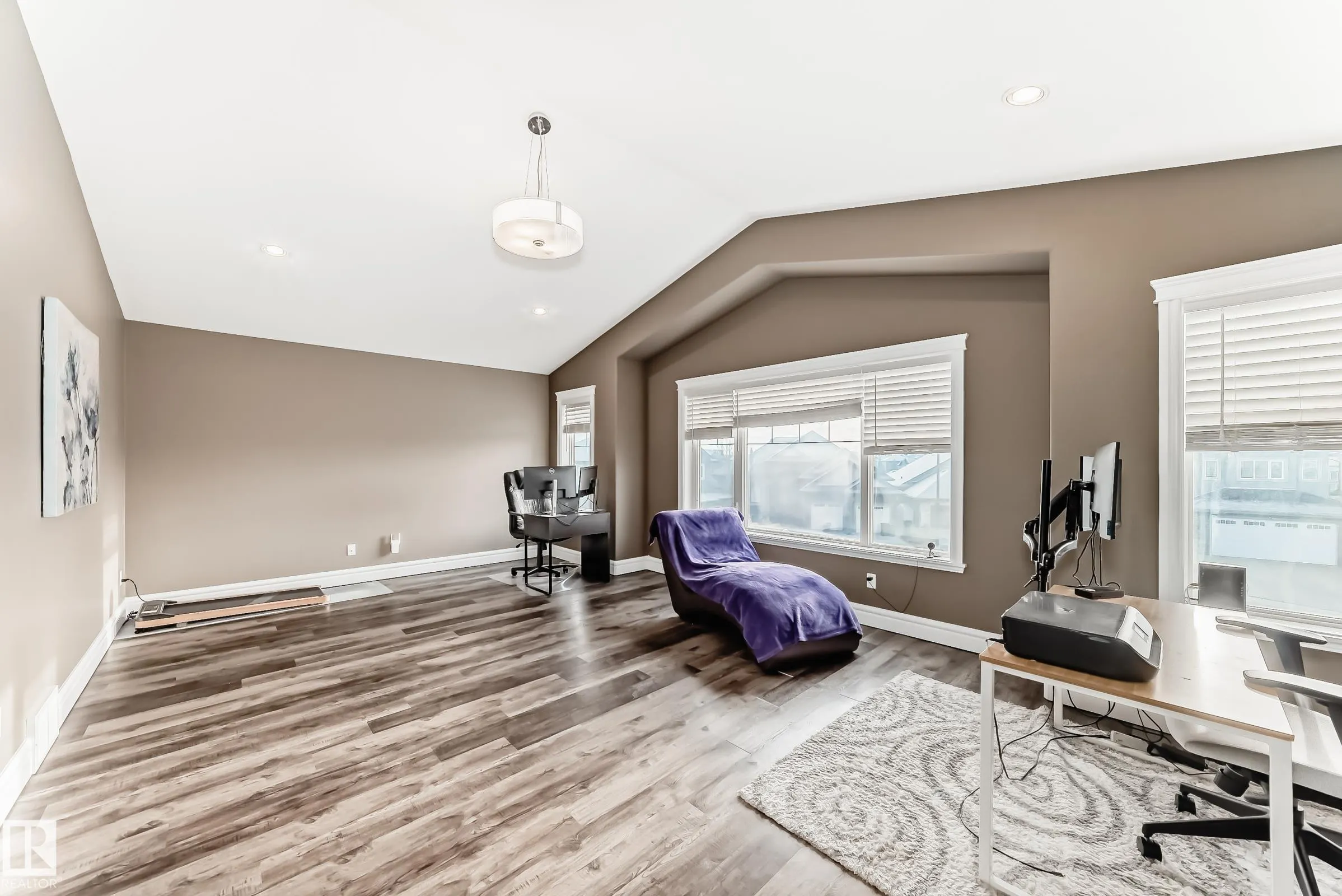 1552 CUNNINGHAM CAPE Cape