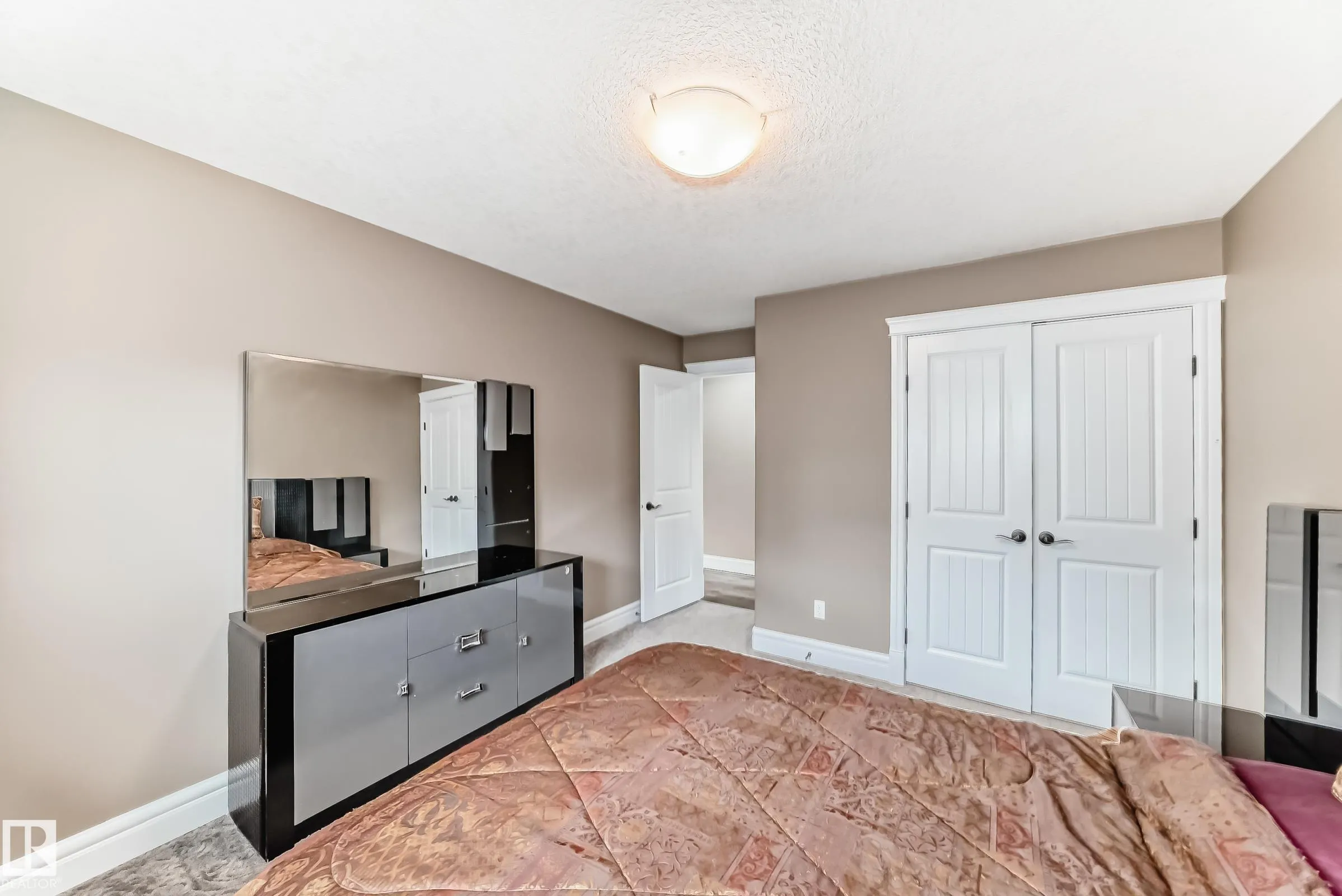 1552 CUNNINGHAM CAPE Cape