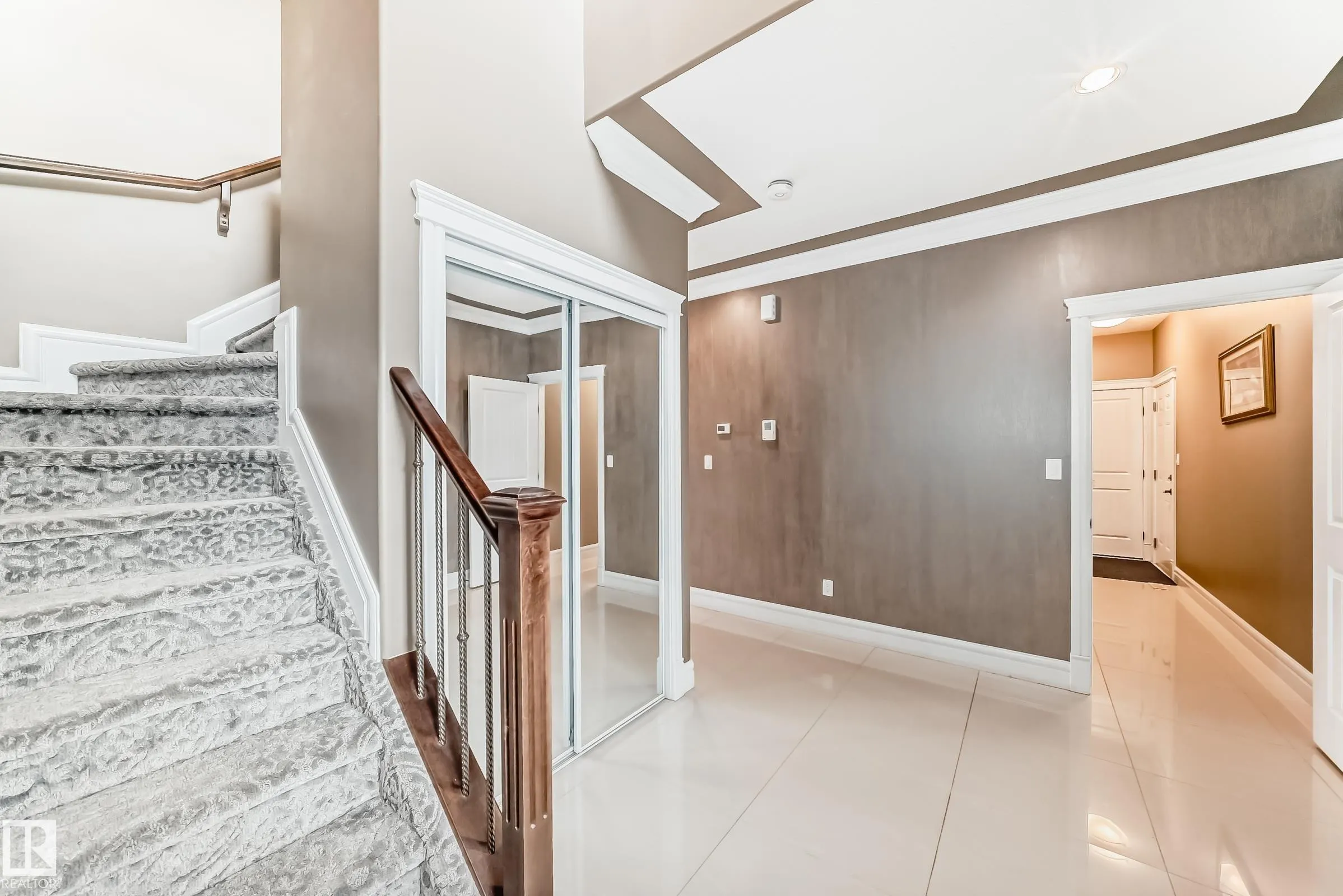 1552 CUNNINGHAM CAPE Cape