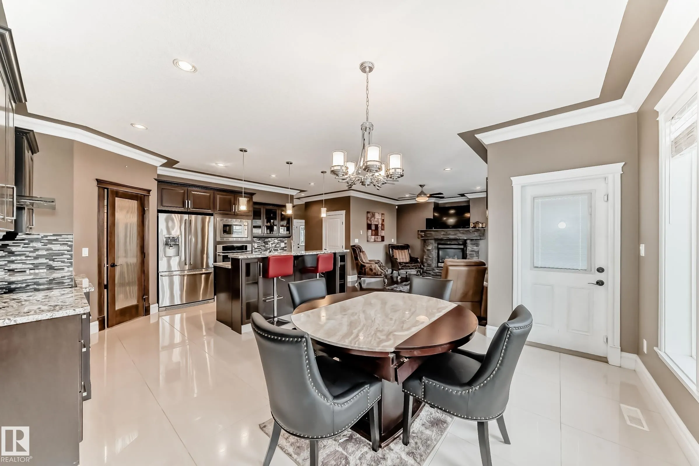 1552 CUNNINGHAM CAPE Cape