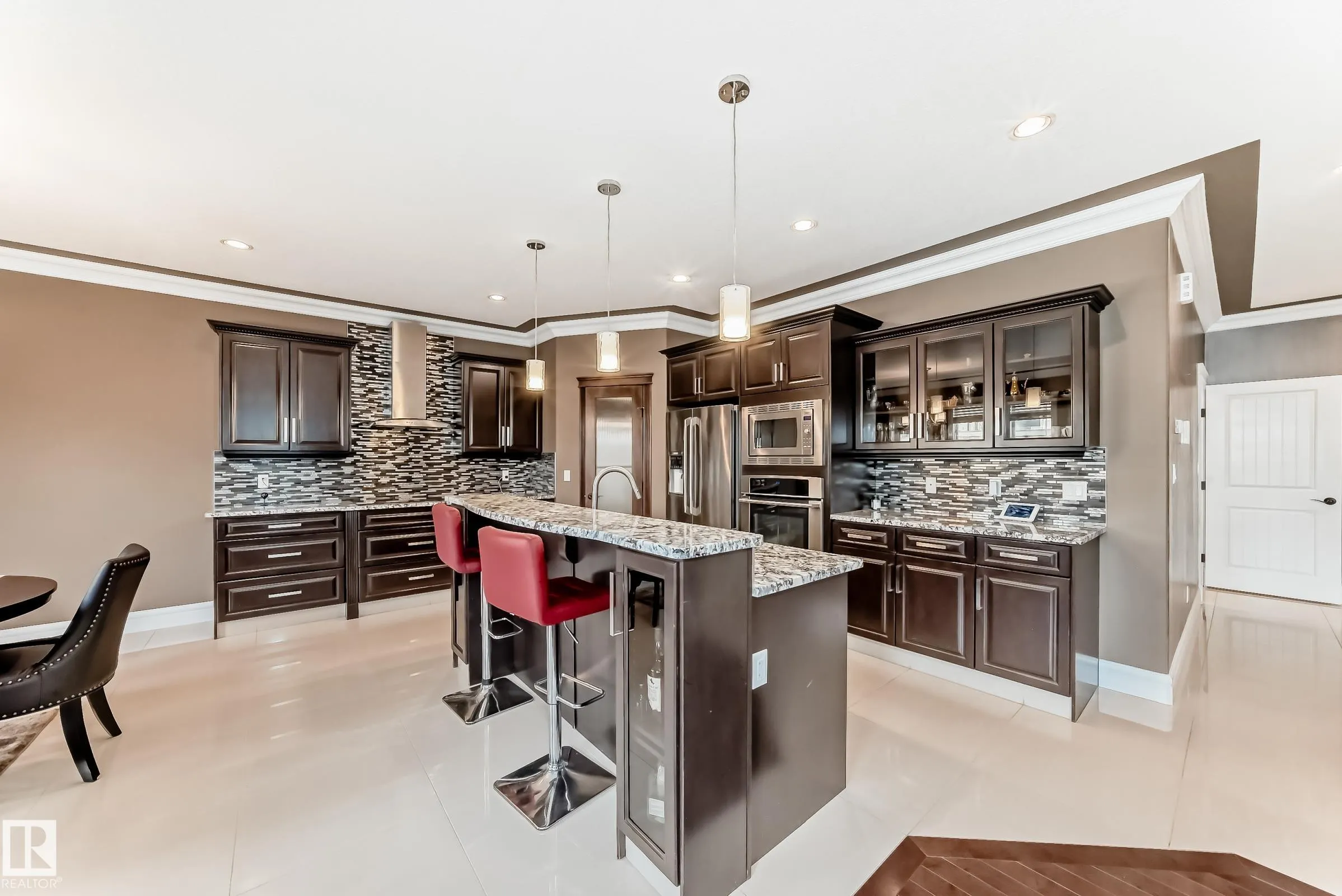 1552 CUNNINGHAM CAPE Cape