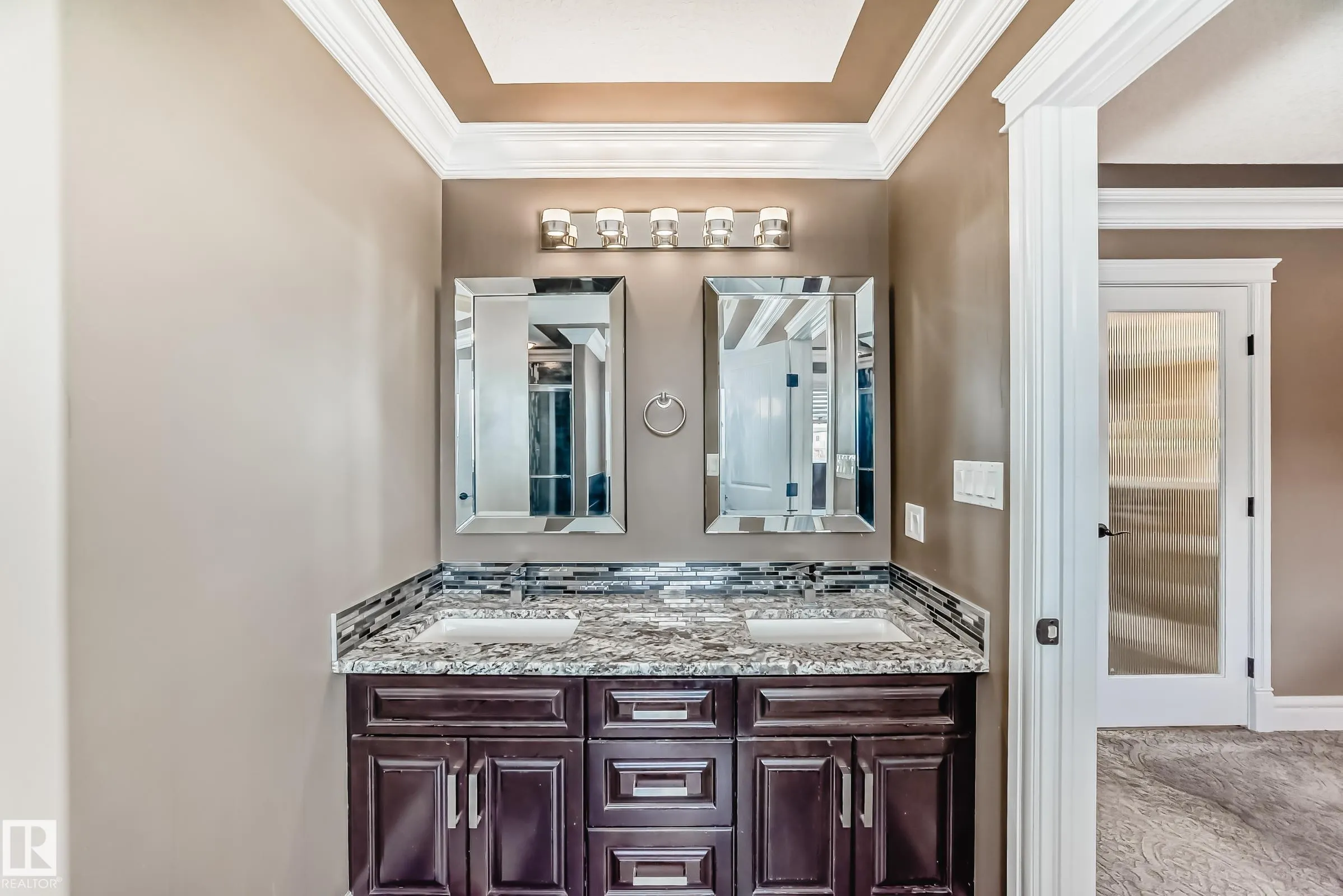 1552 CUNNINGHAM CAPE Cape