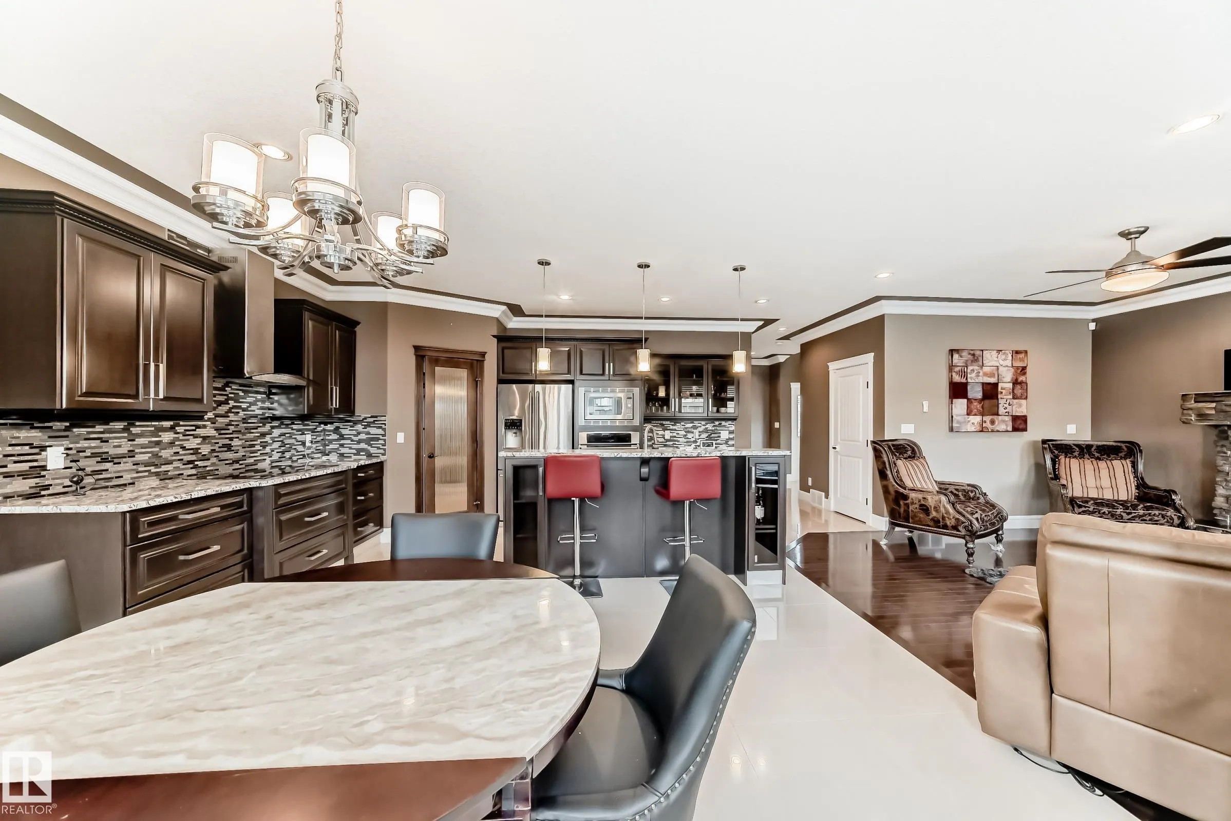 1552 CUNNINGHAM CAPE Cape