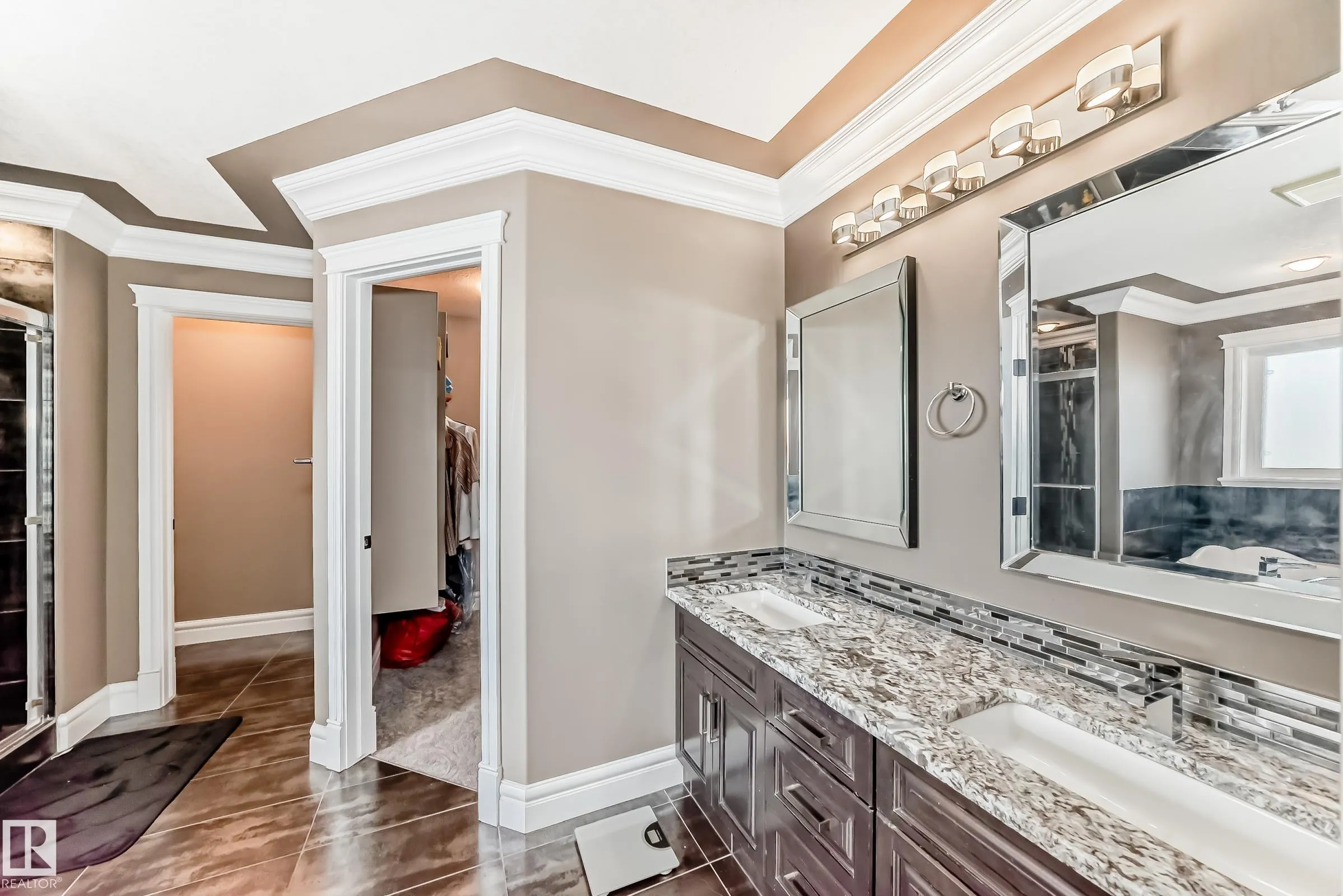 1552 CUNNINGHAM CAPE Cape