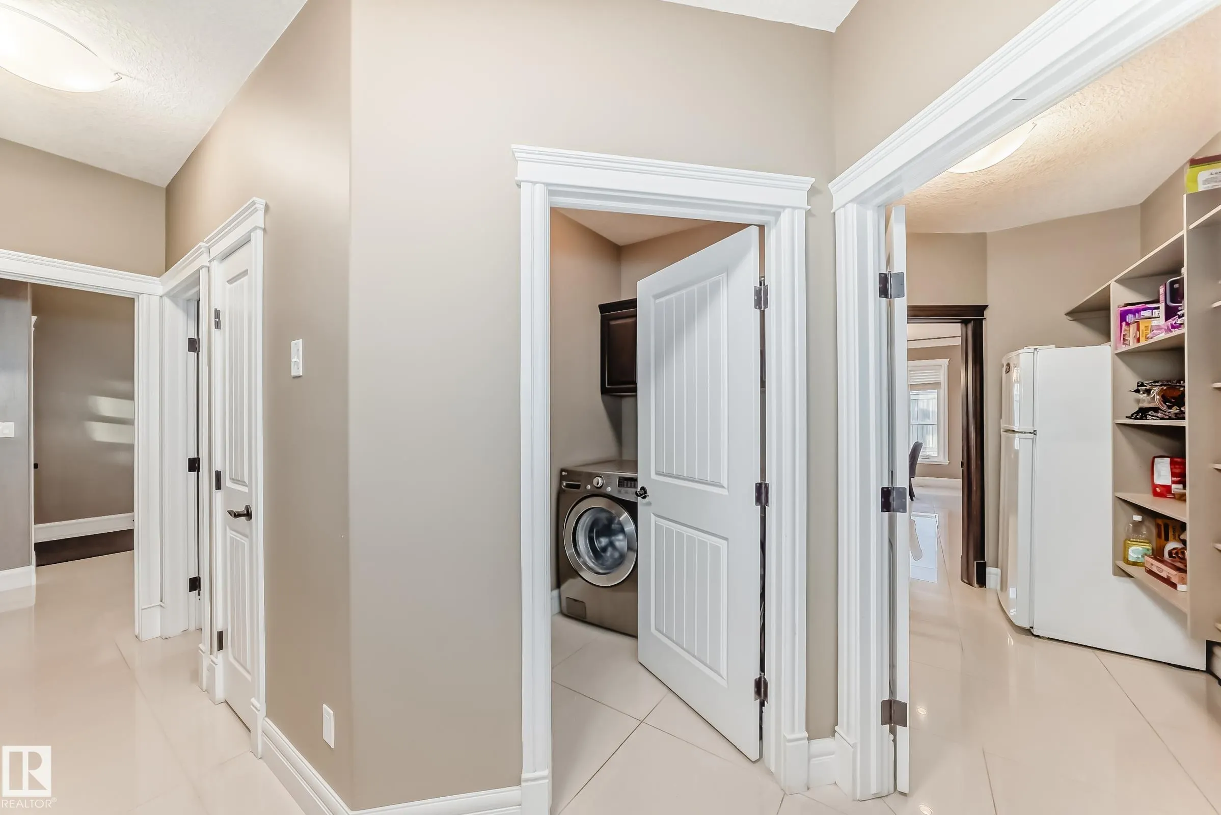 1552 CUNNINGHAM CAPE Cape