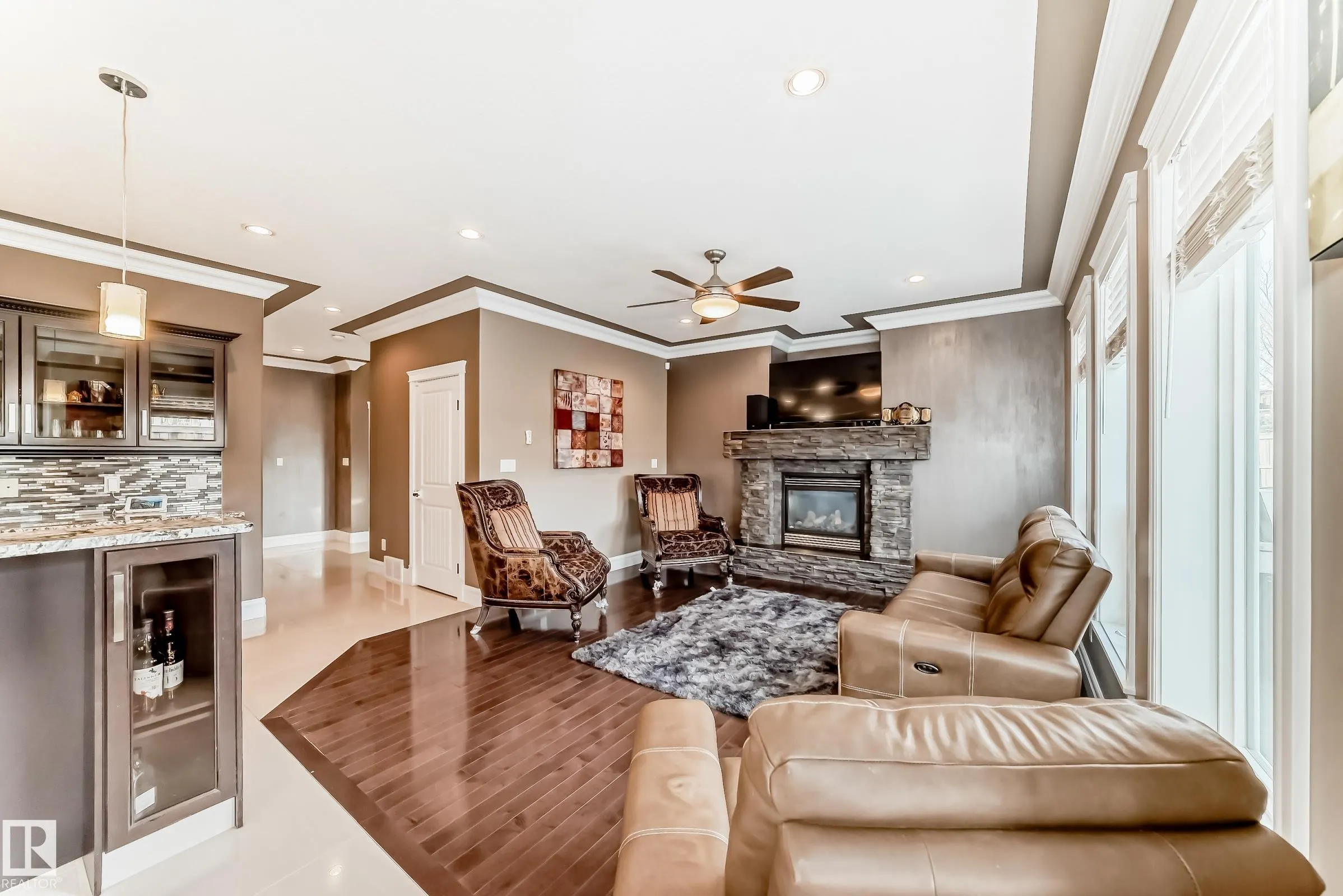 1552 CUNNINGHAM CAPE Cape