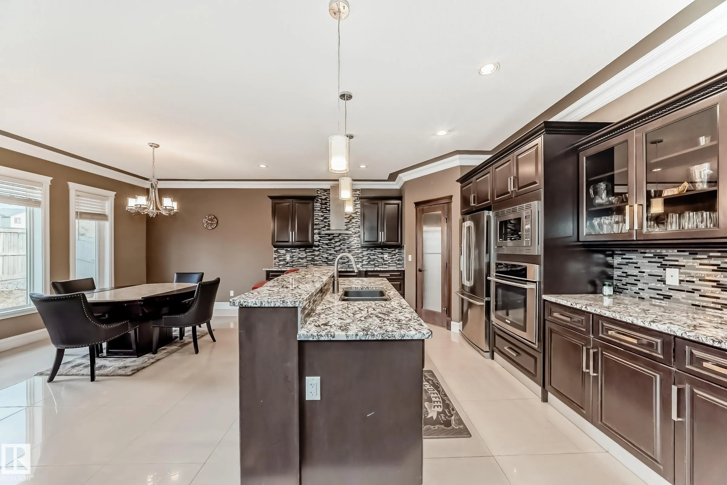 1552 CUNNINGHAM CAPE Cape