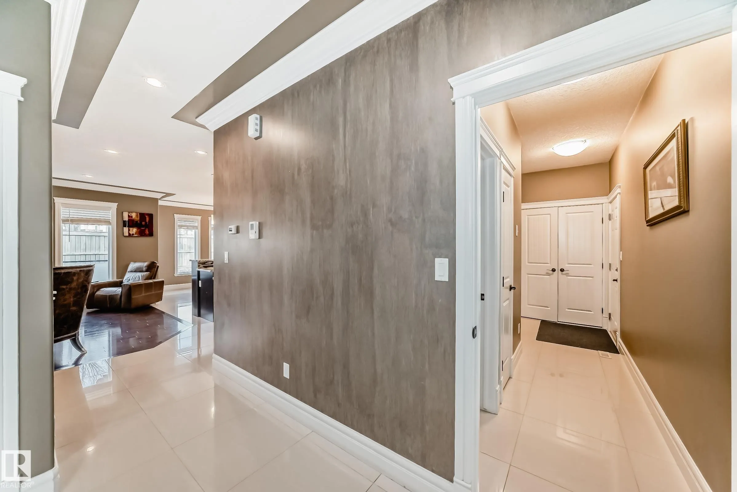 1552 CUNNINGHAM CAPE Cape