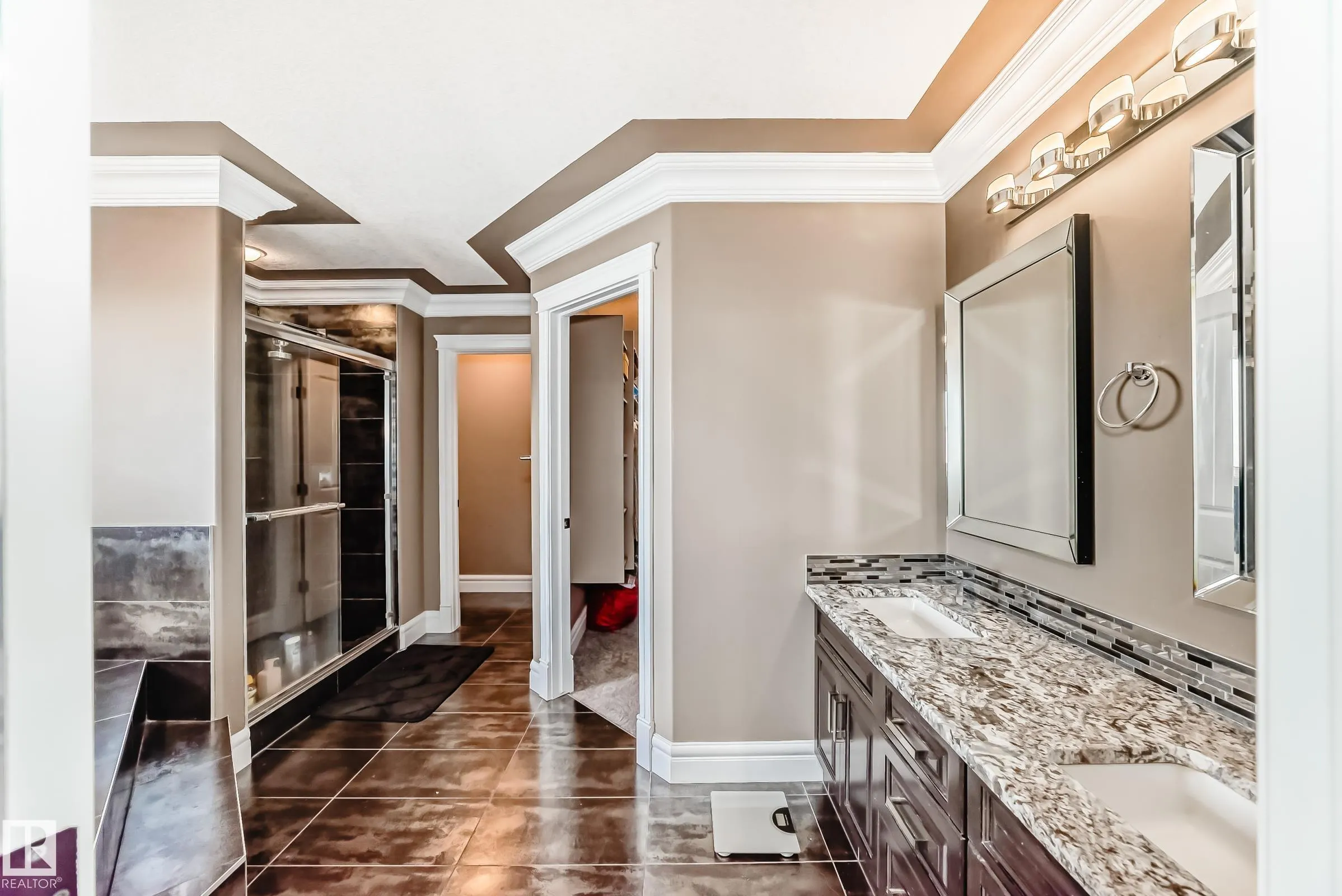 1552 CUNNINGHAM CAPE Cape