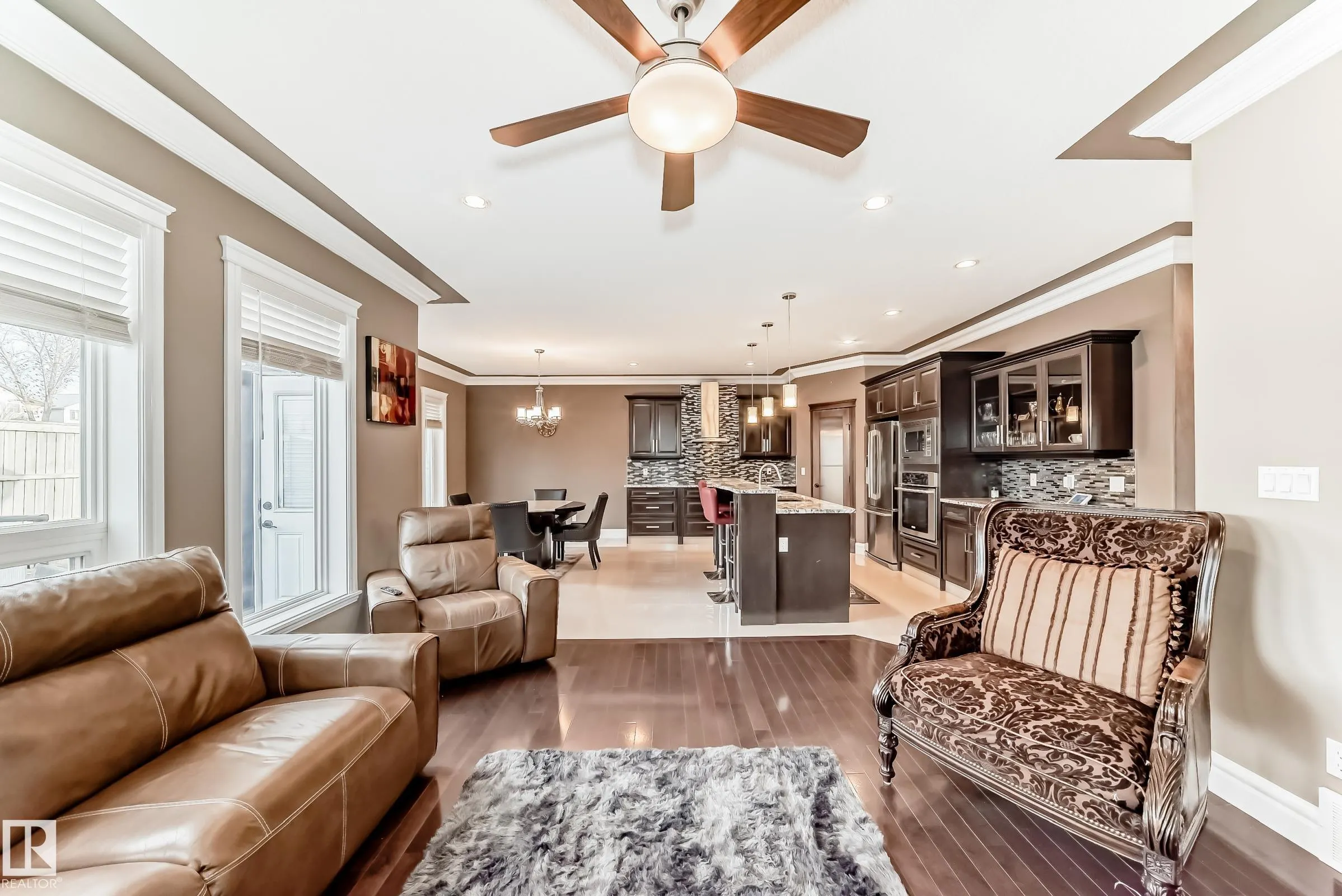 1552 CUNNINGHAM CAPE Cape