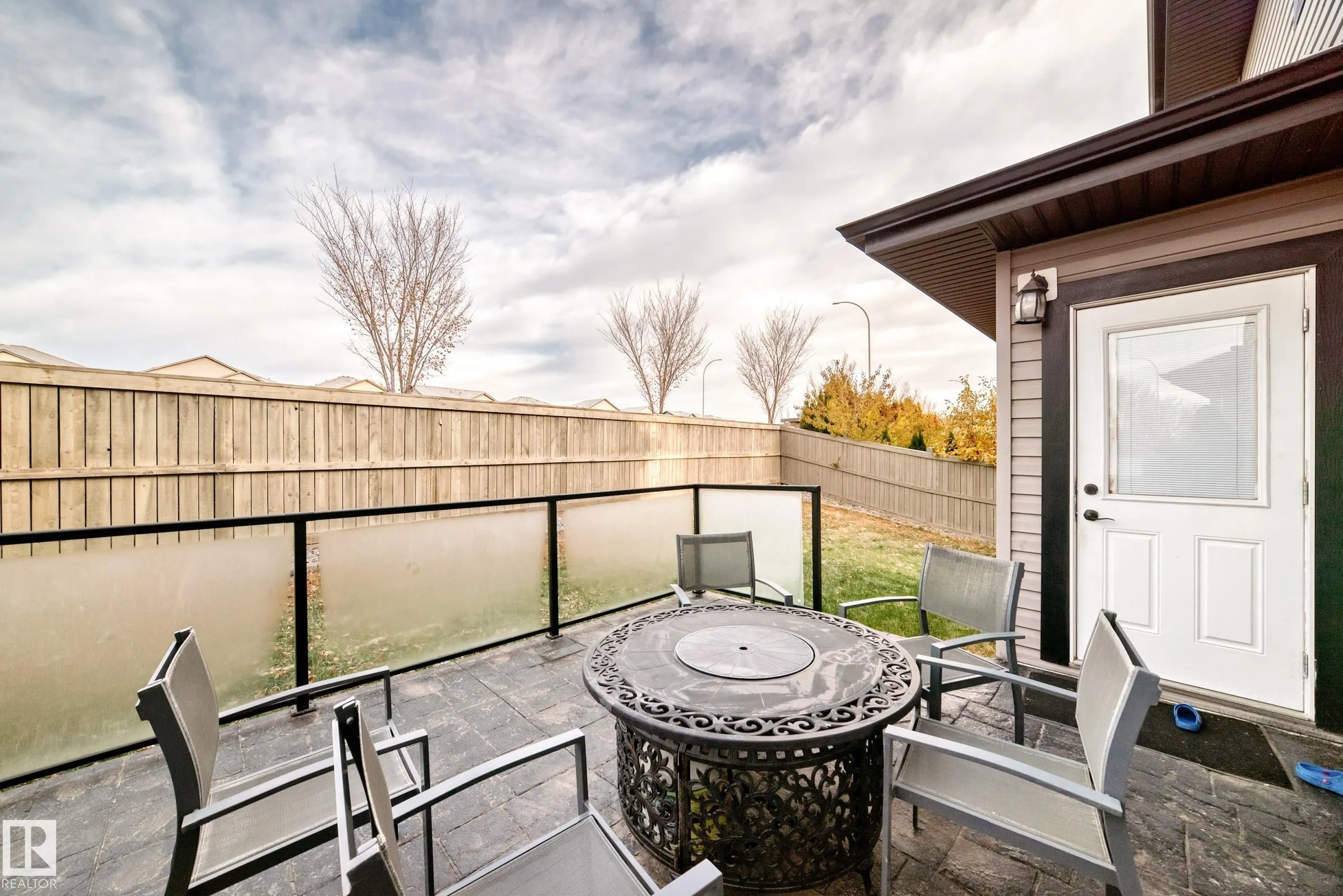 1552 CUNNINGHAM CAPE Cape