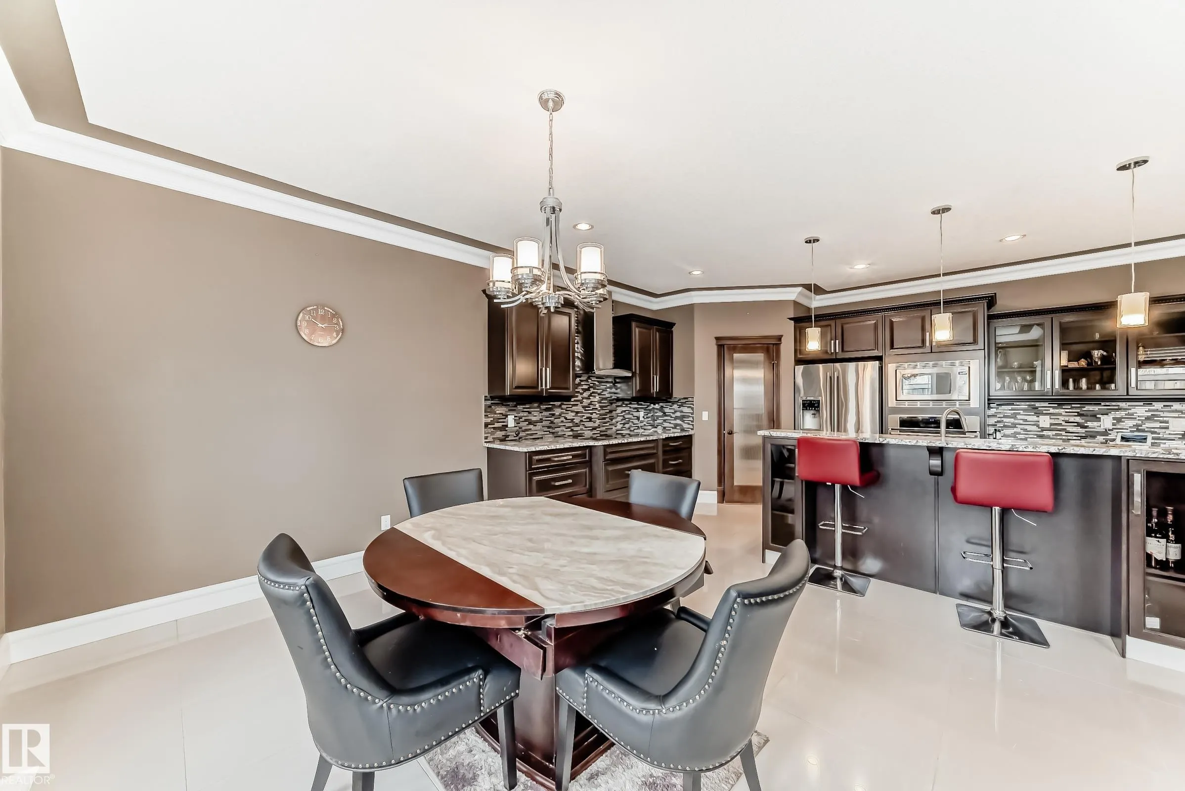 1552 CUNNINGHAM CAPE Cape