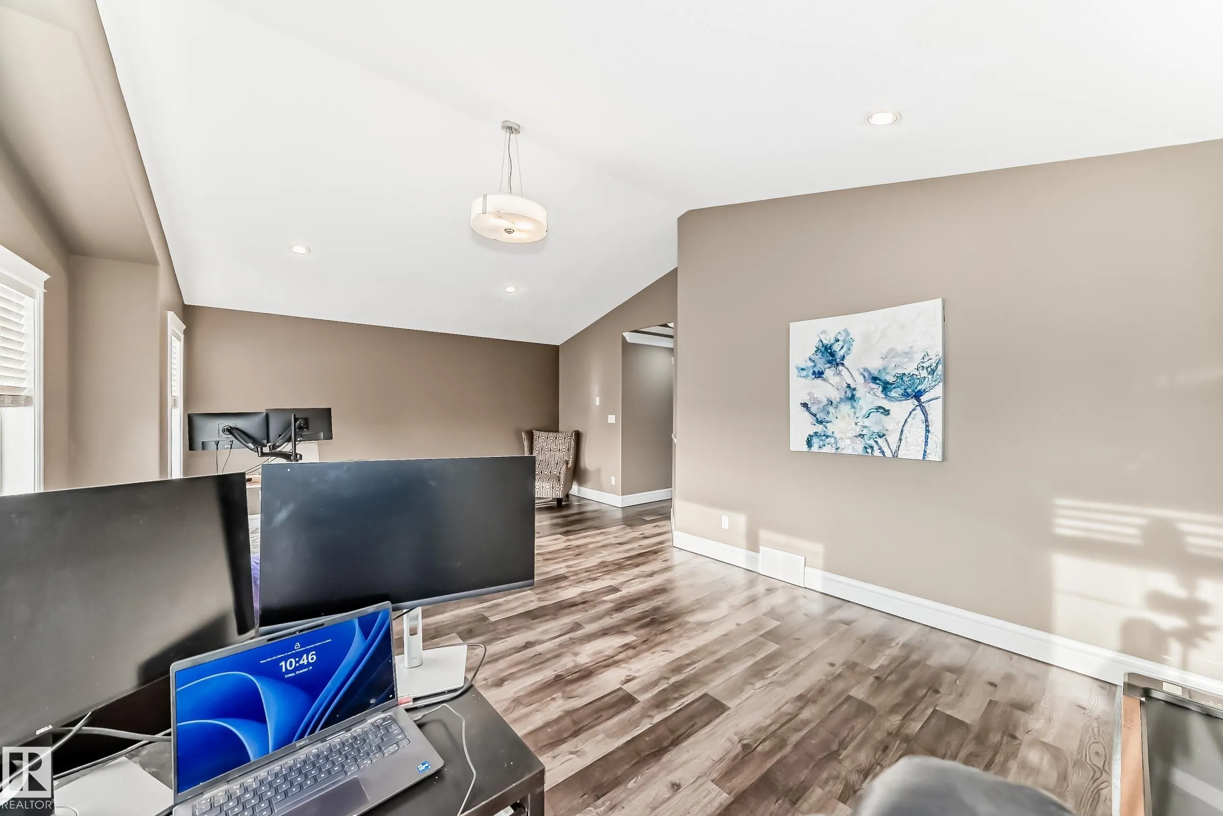 1552 CUNNINGHAM CAPE Cape