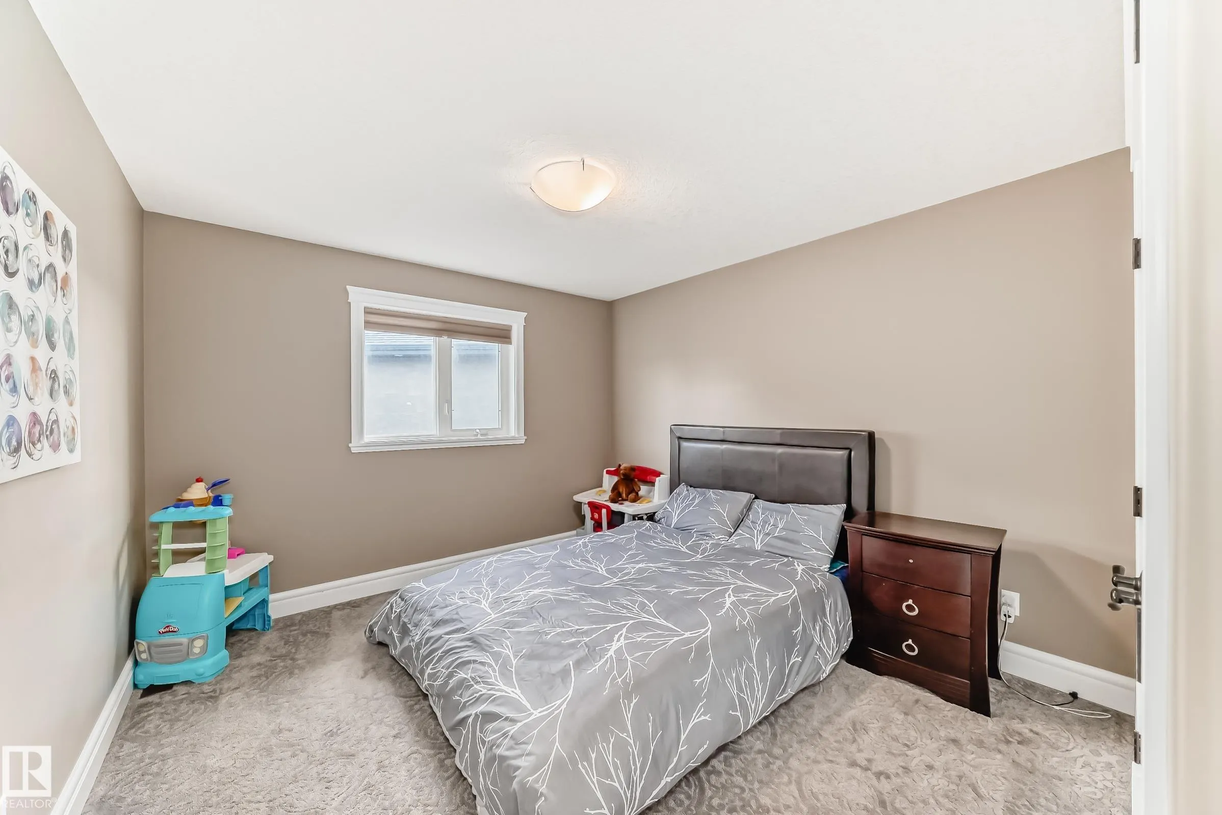 1552 CUNNINGHAM CAPE Cape