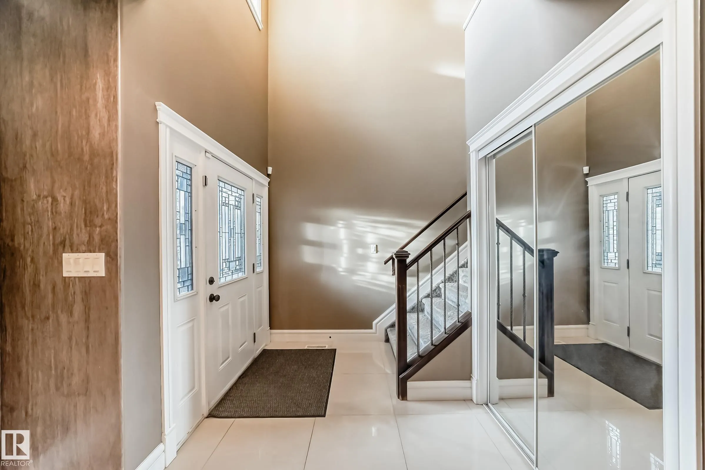 1552 CUNNINGHAM CAPE Cape