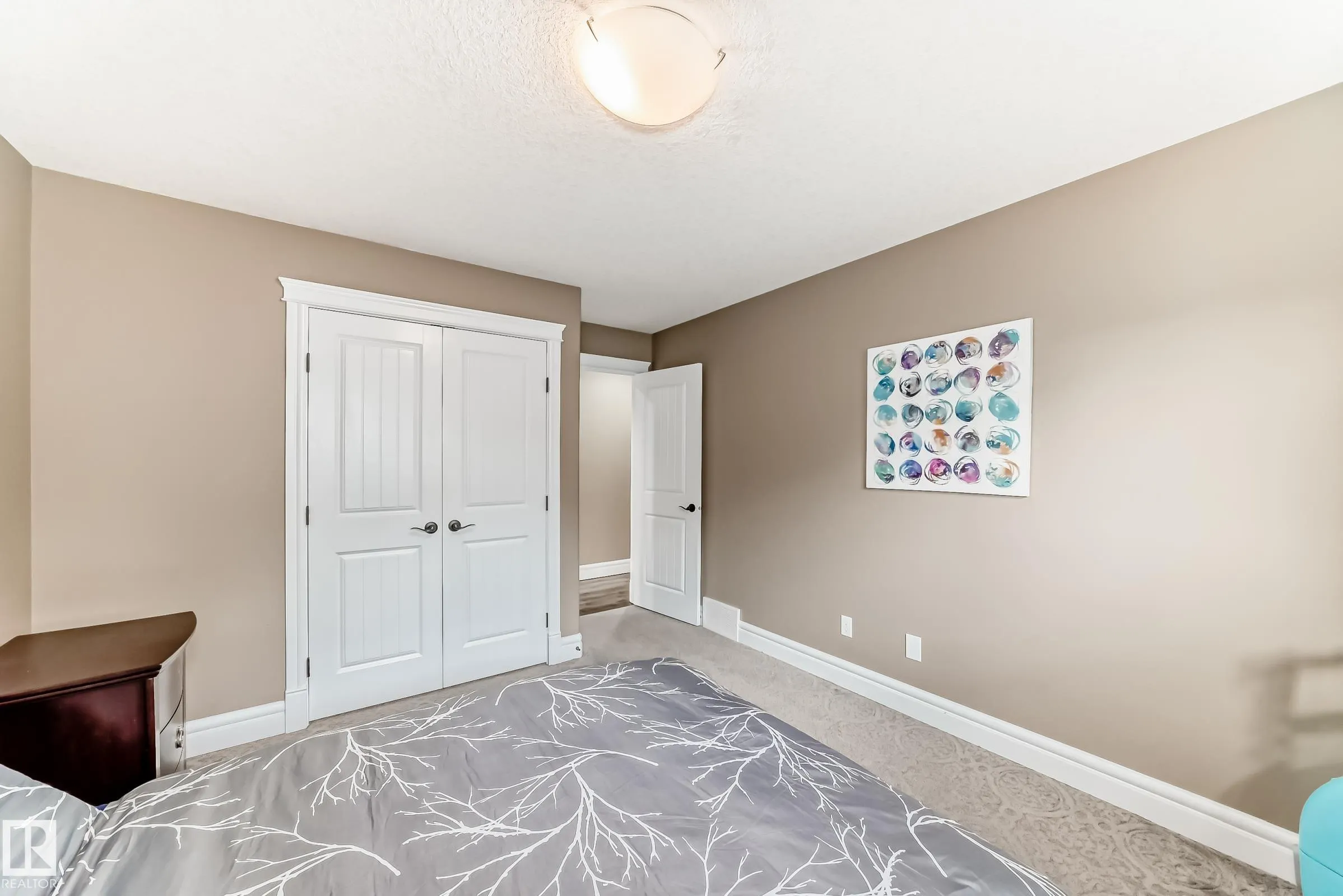 1552 CUNNINGHAM CAPE Cape