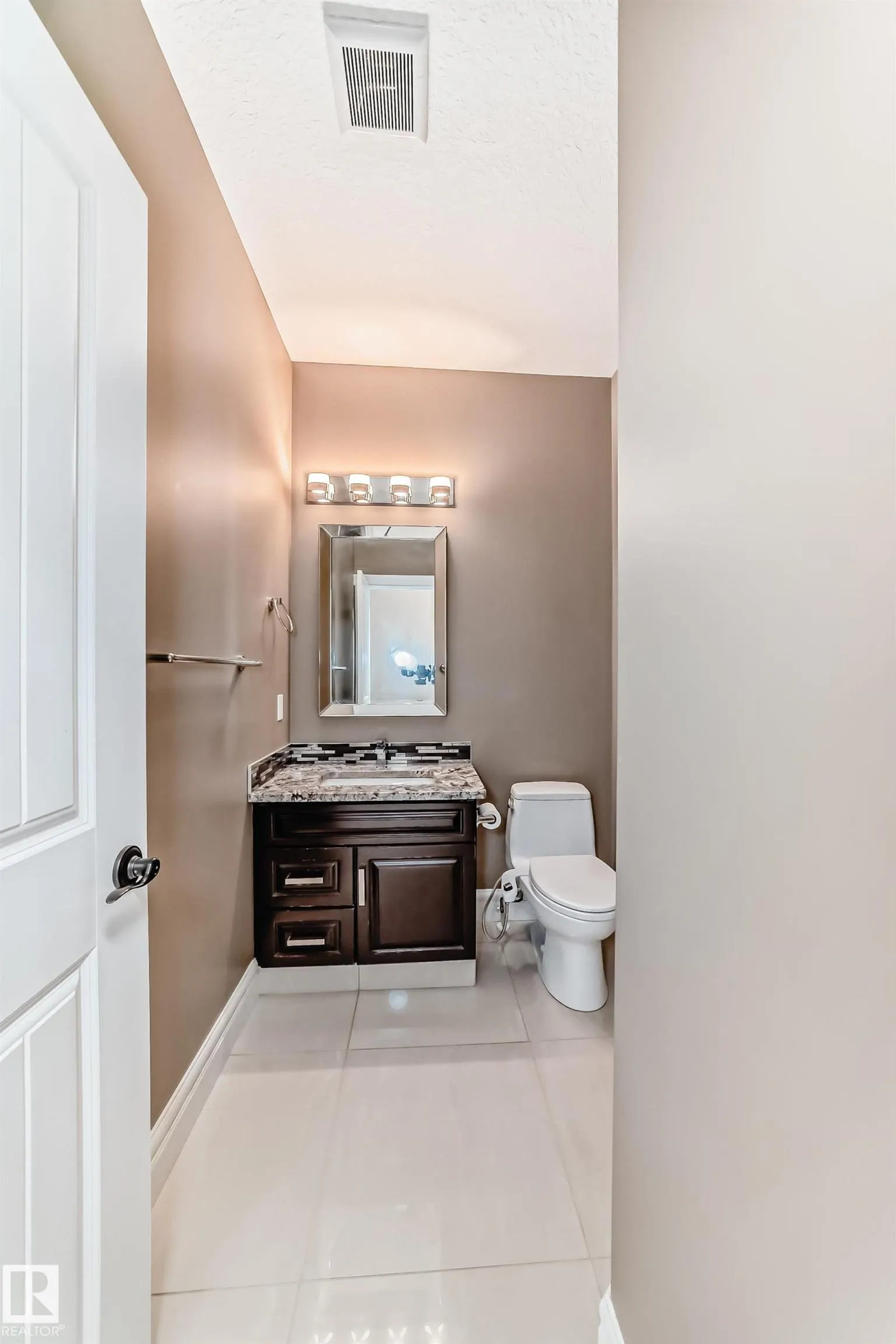 1552 CUNNINGHAM CAPE Cape