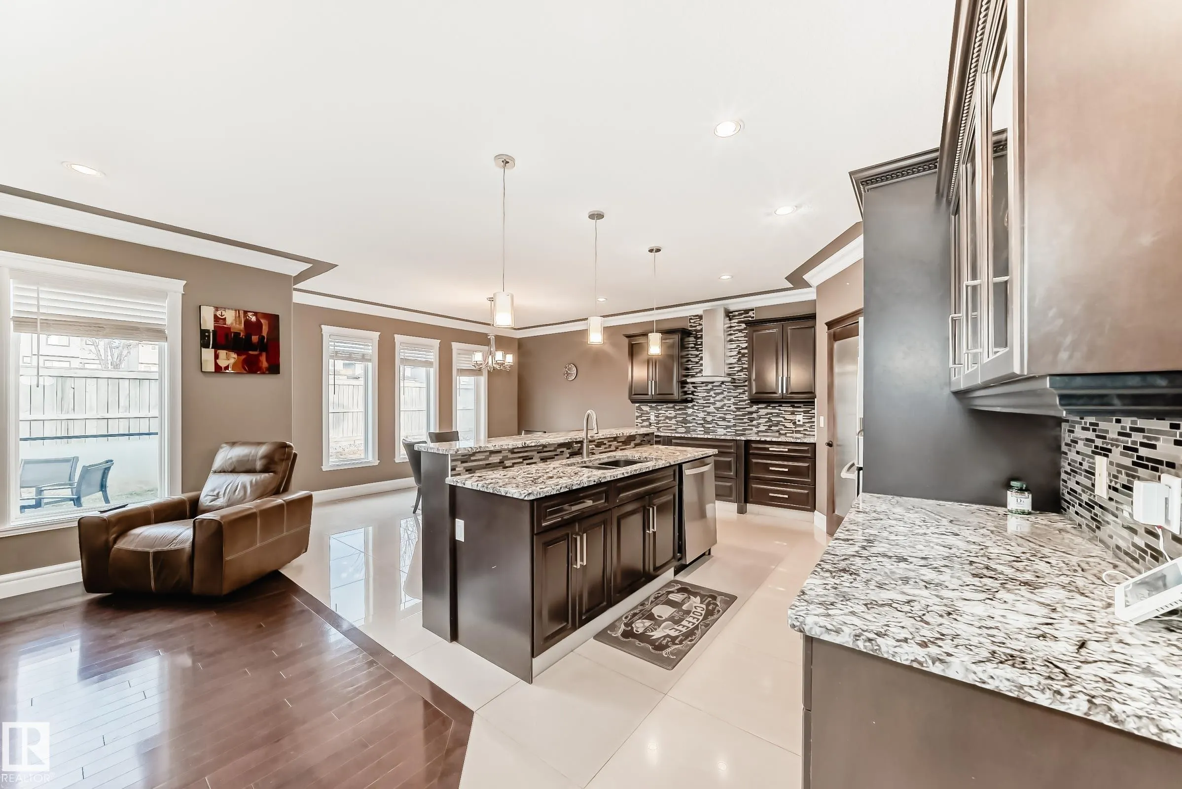 1552 CUNNINGHAM CAPE Cape