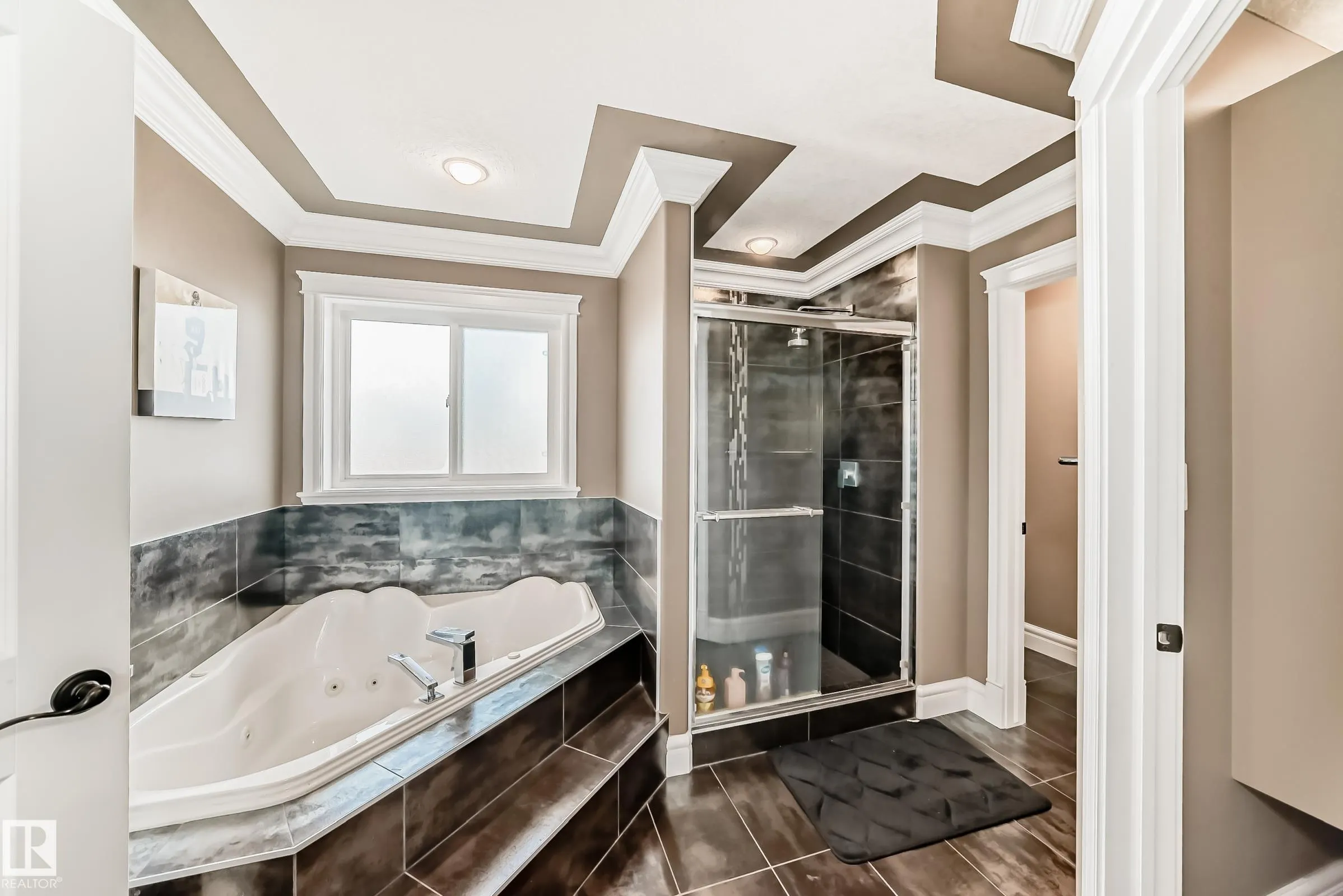 1552 CUNNINGHAM CAPE Cape