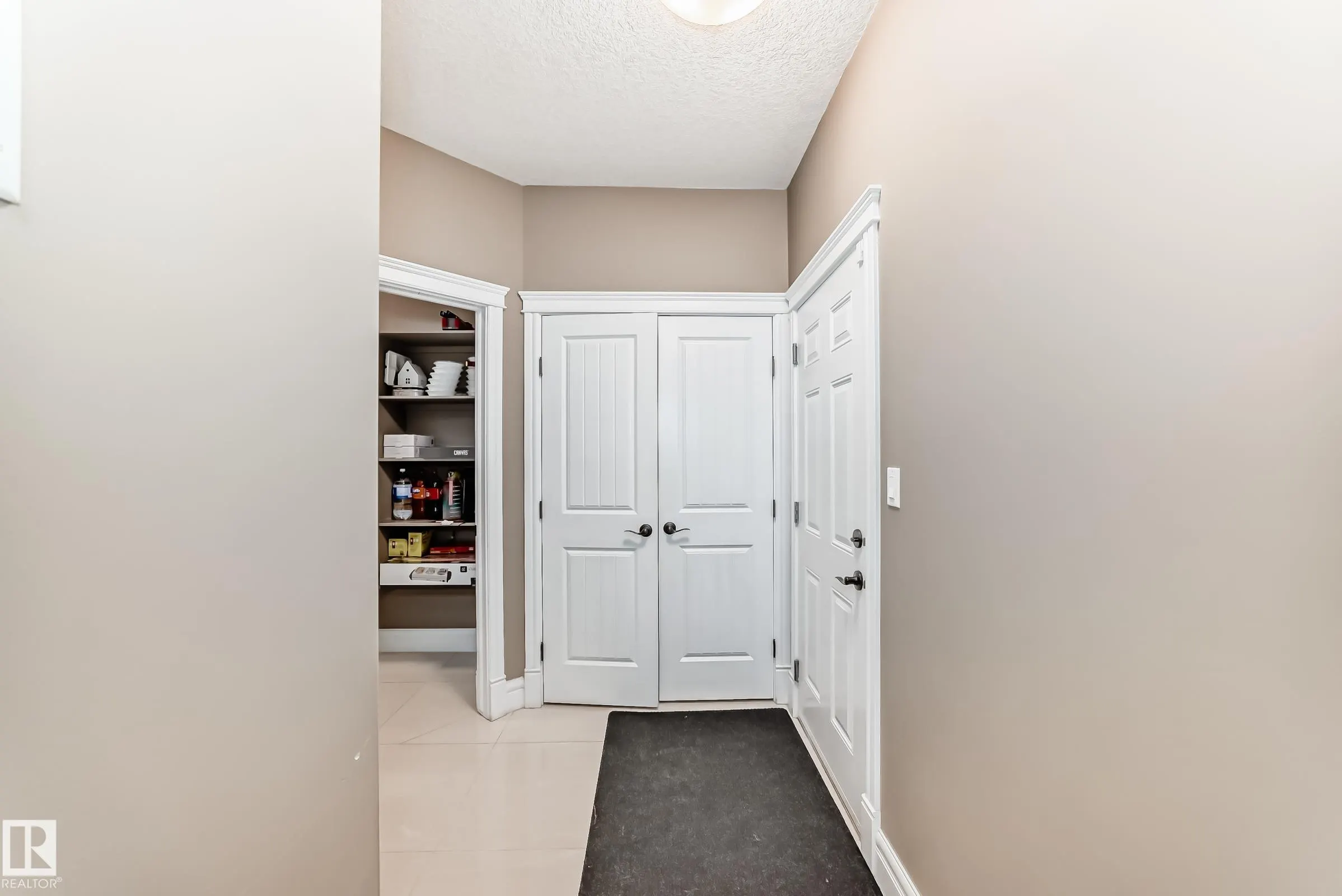 1552 CUNNINGHAM CAPE Cape