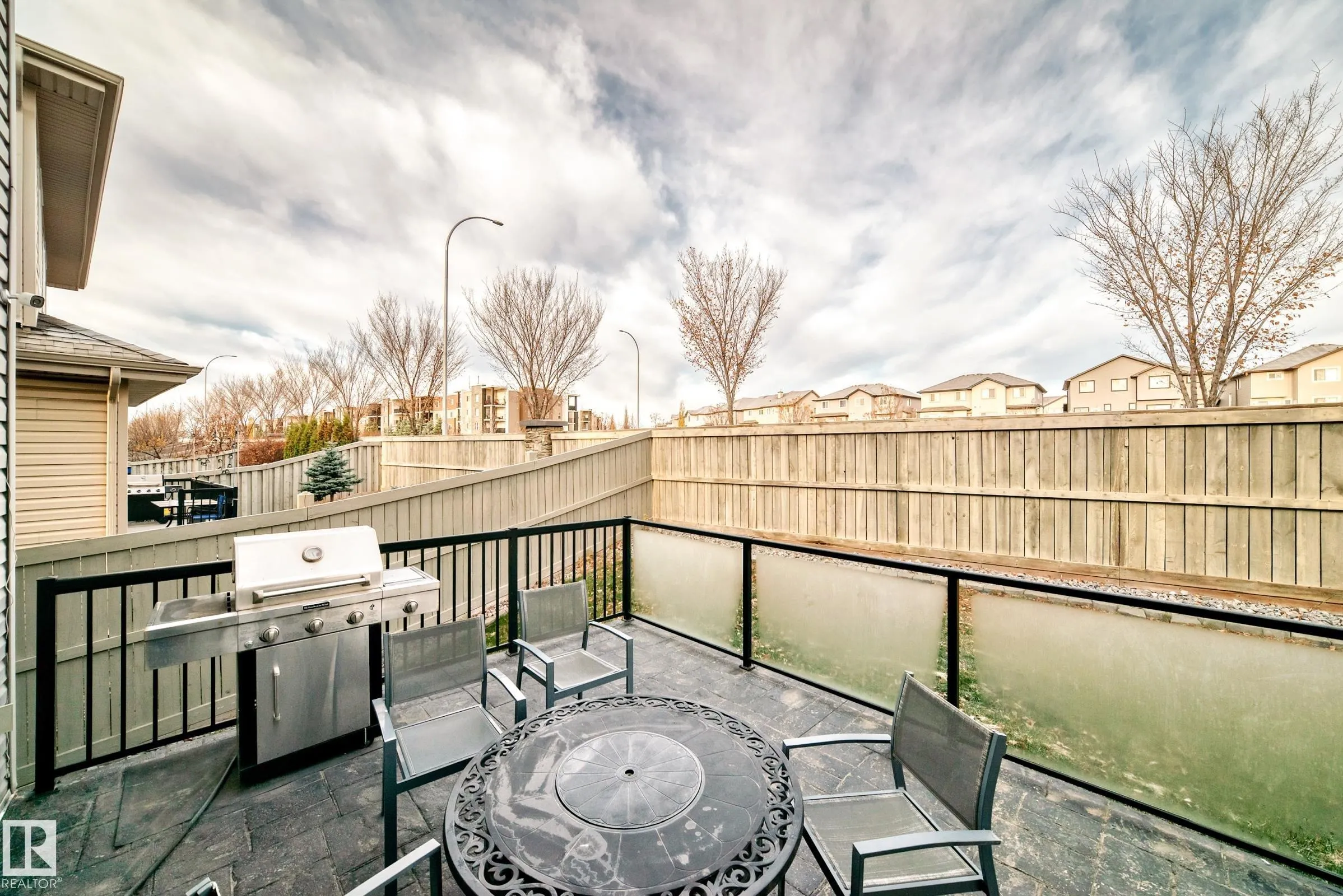 1552 CUNNINGHAM CAPE Cape