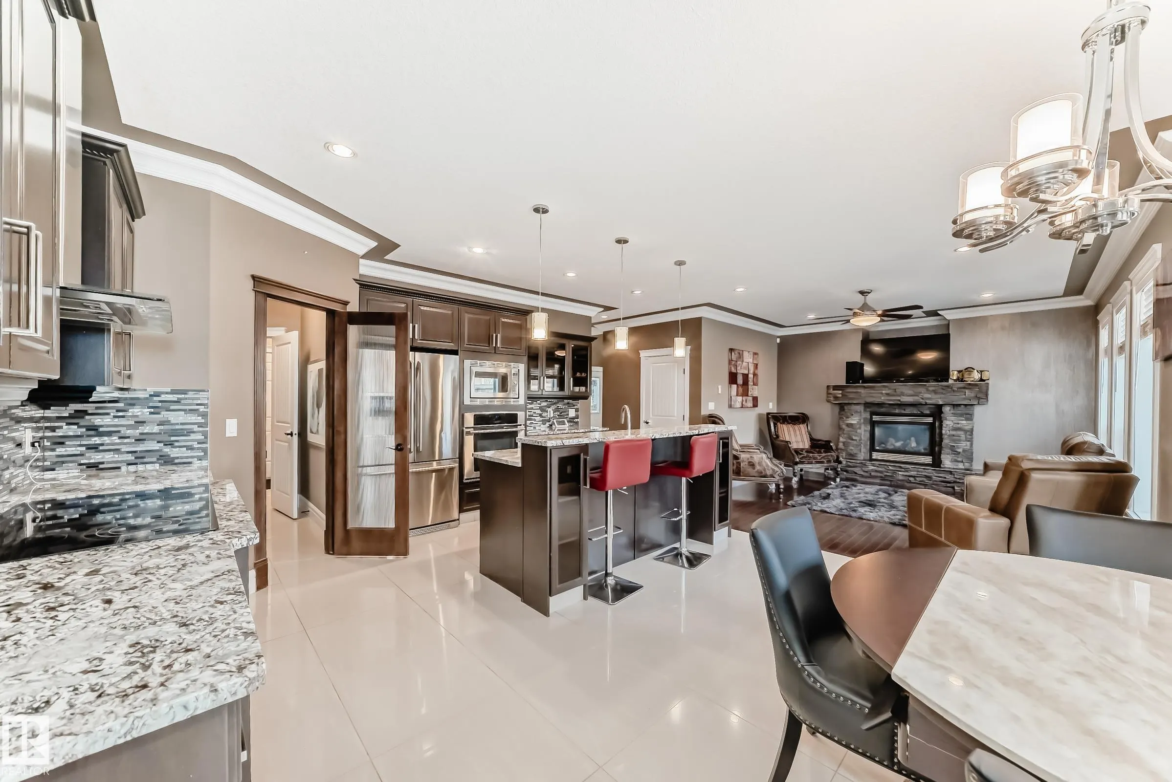 1552 CUNNINGHAM CAPE Cape