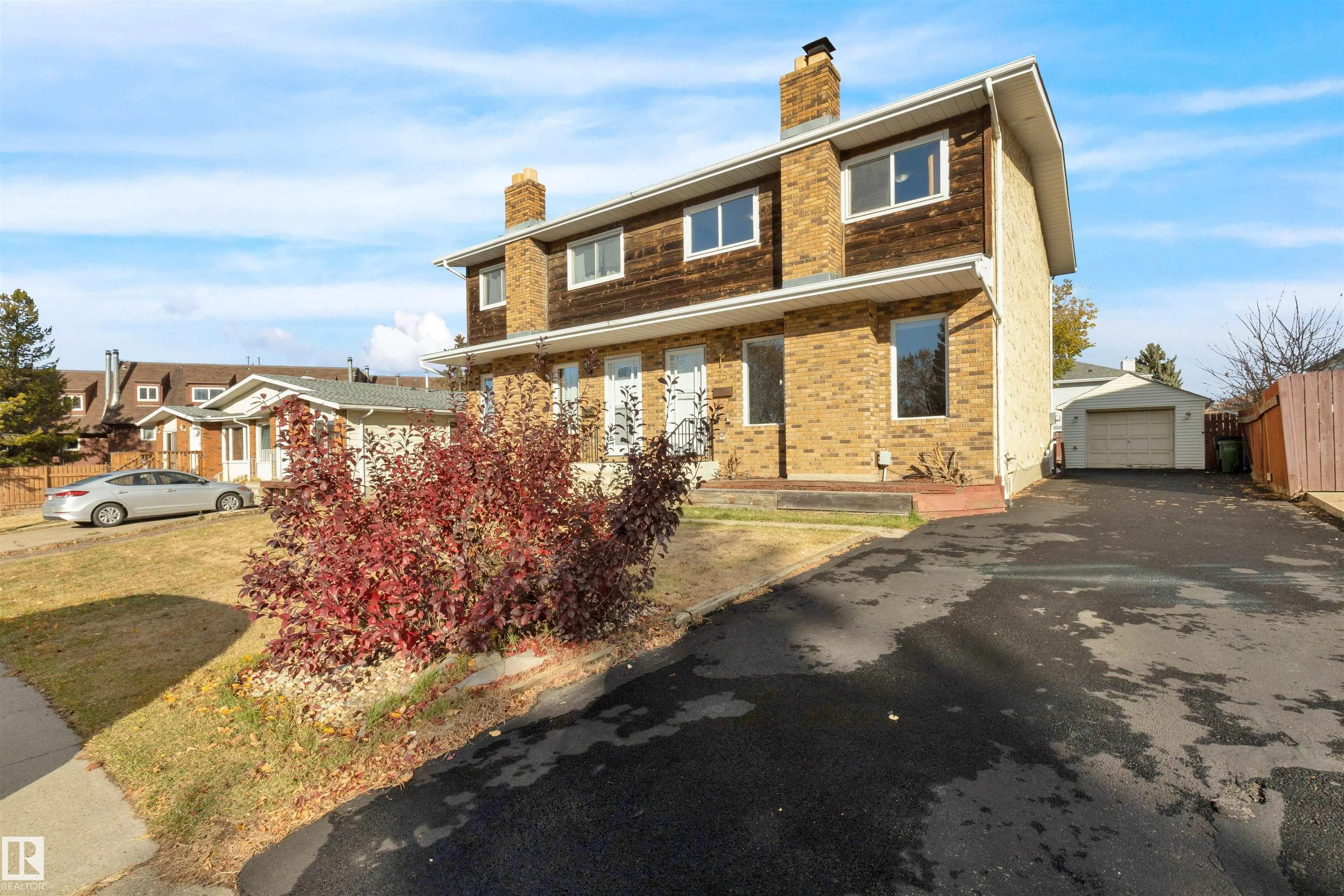 75 GRAND MEADOW Crescent