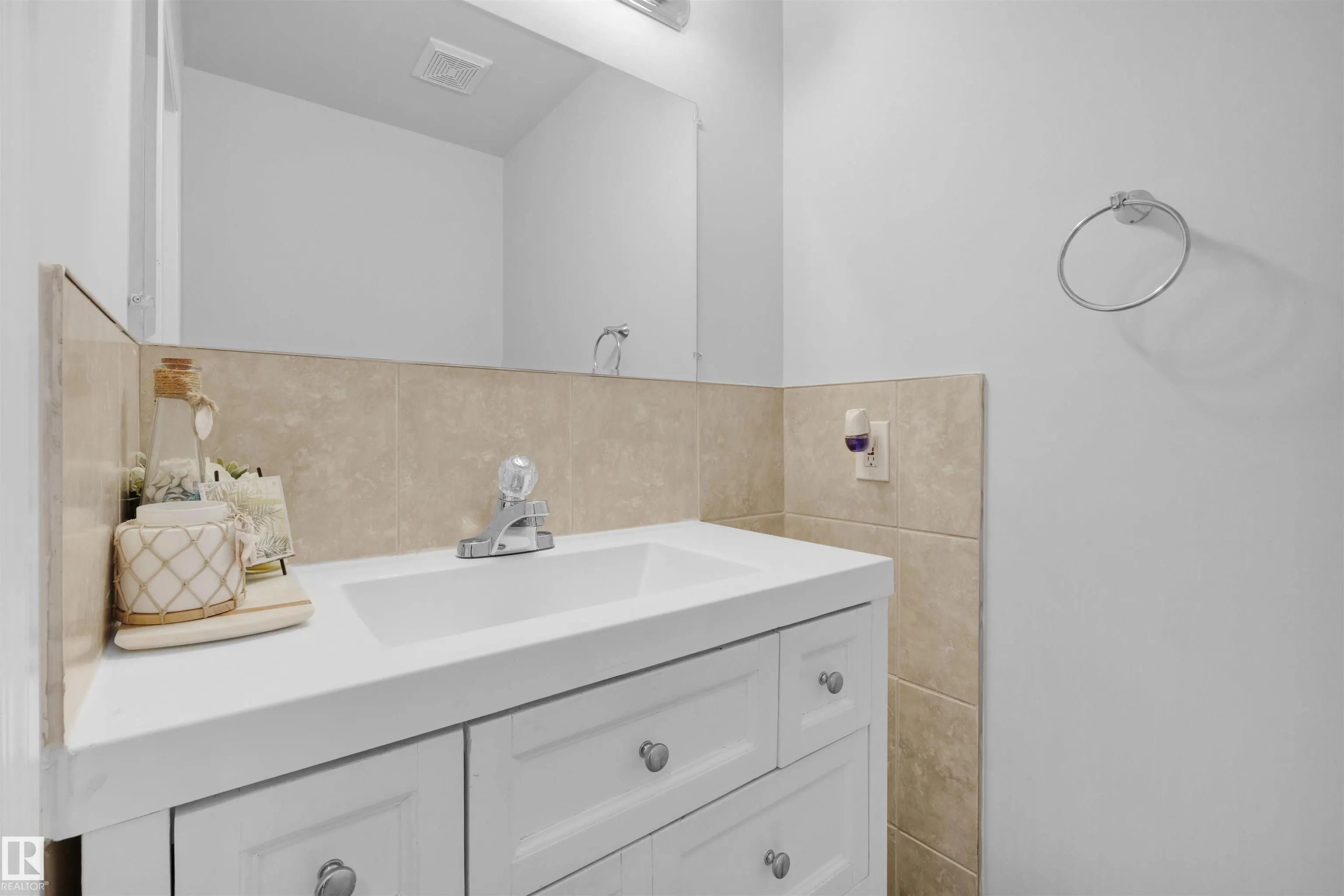 75 GRAND MEADOW Crescent