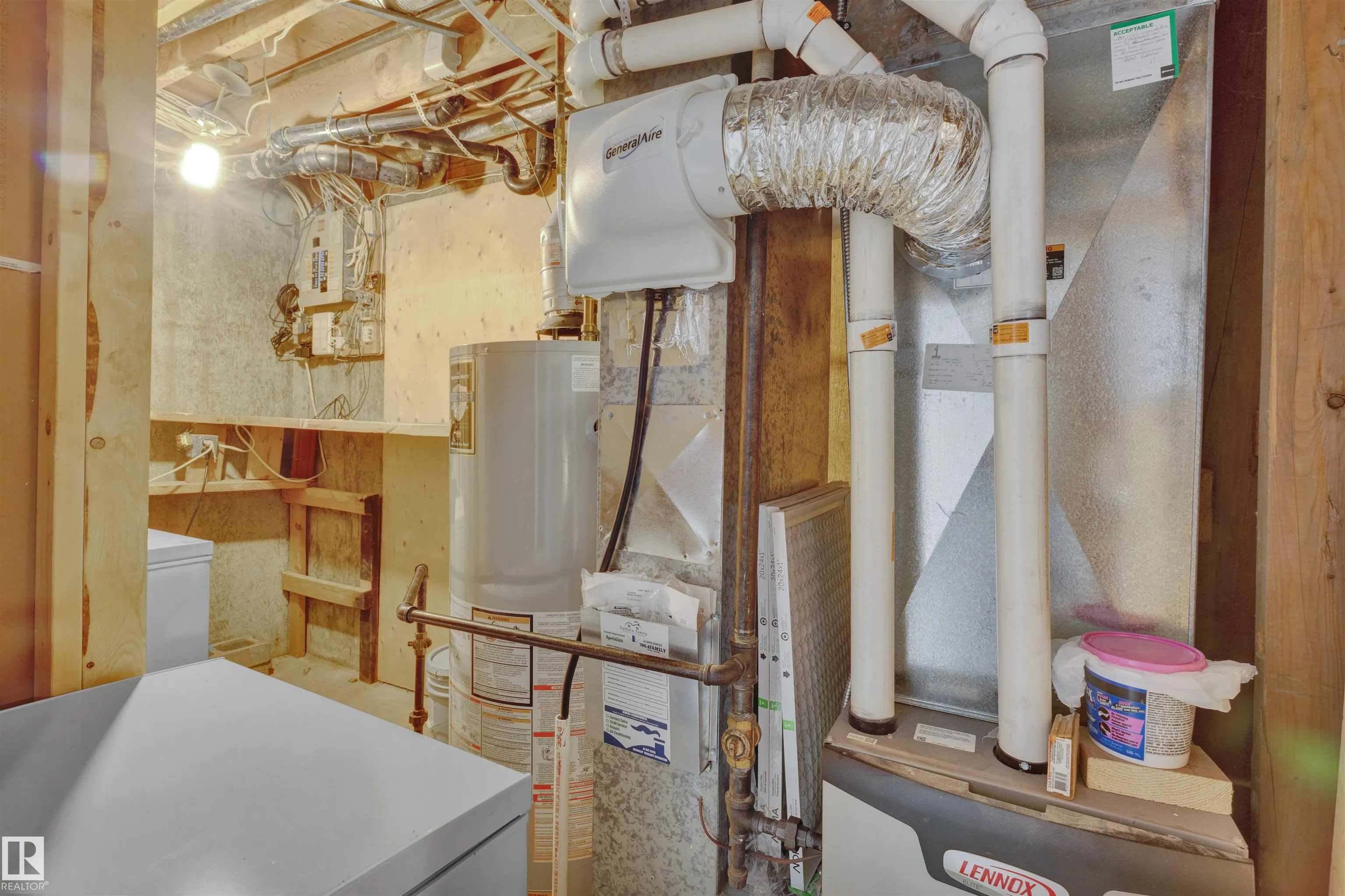 75 GRAND MEADOW Crescent