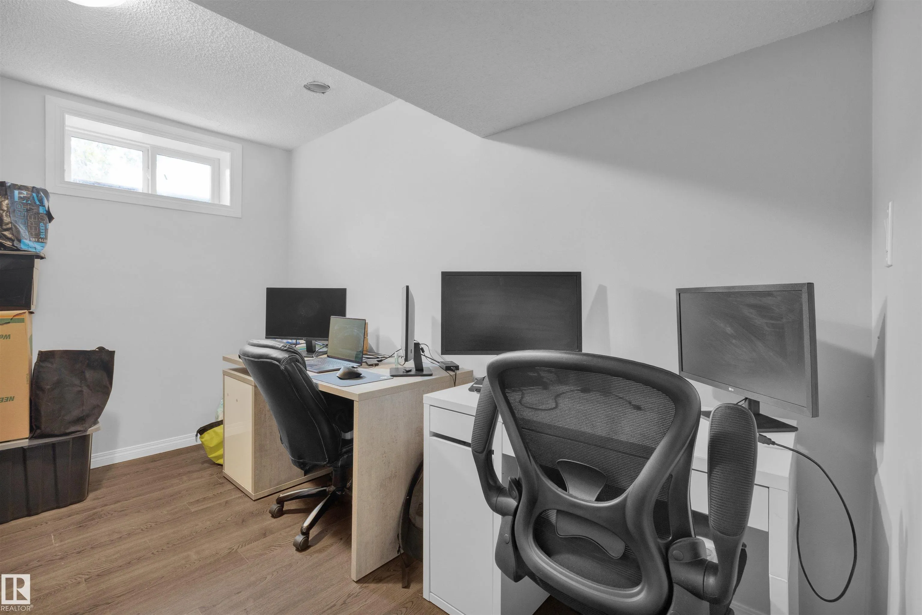 75 GRAND MEADOW Crescent