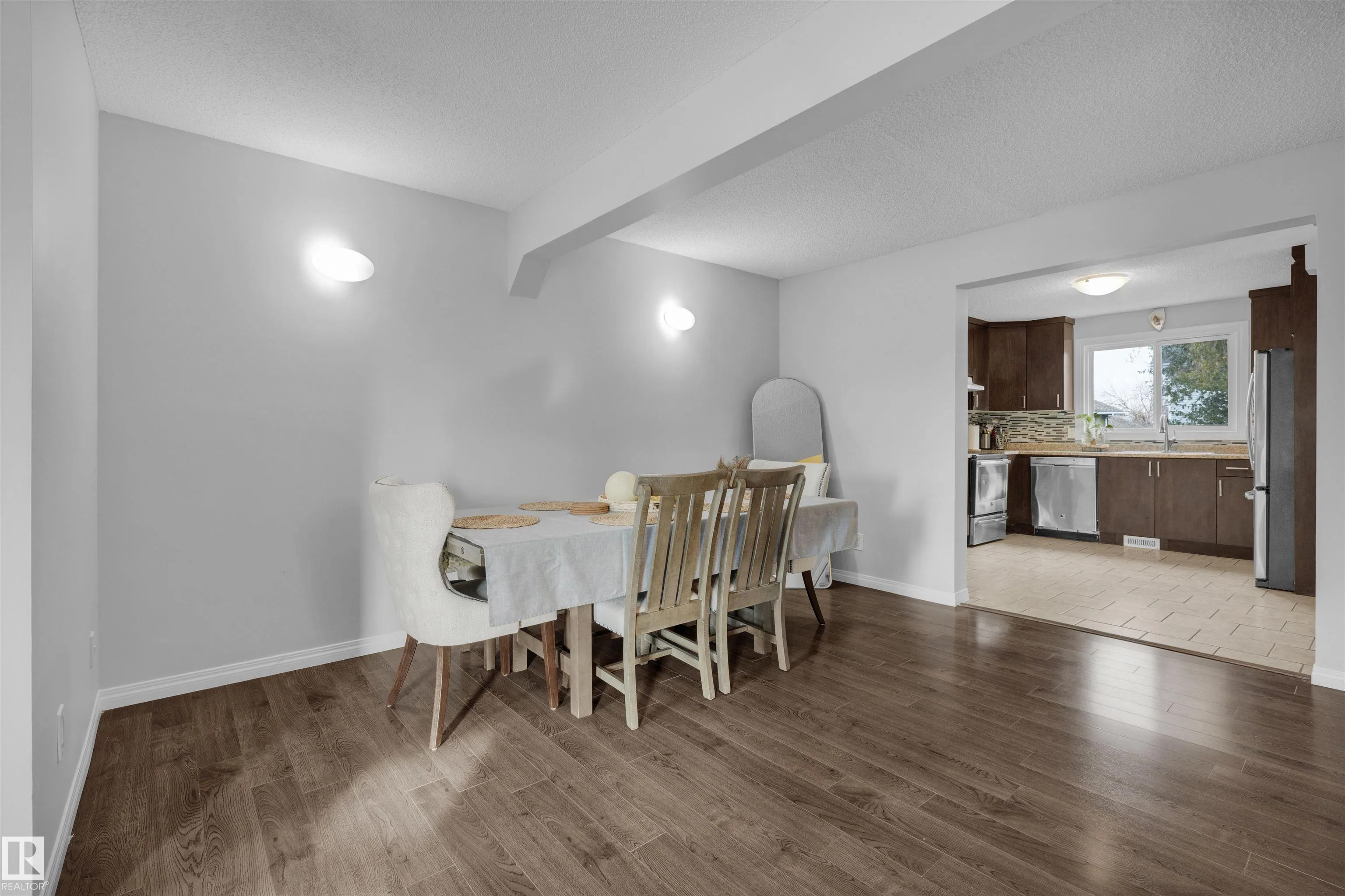 75 GRAND MEADOW Crescent